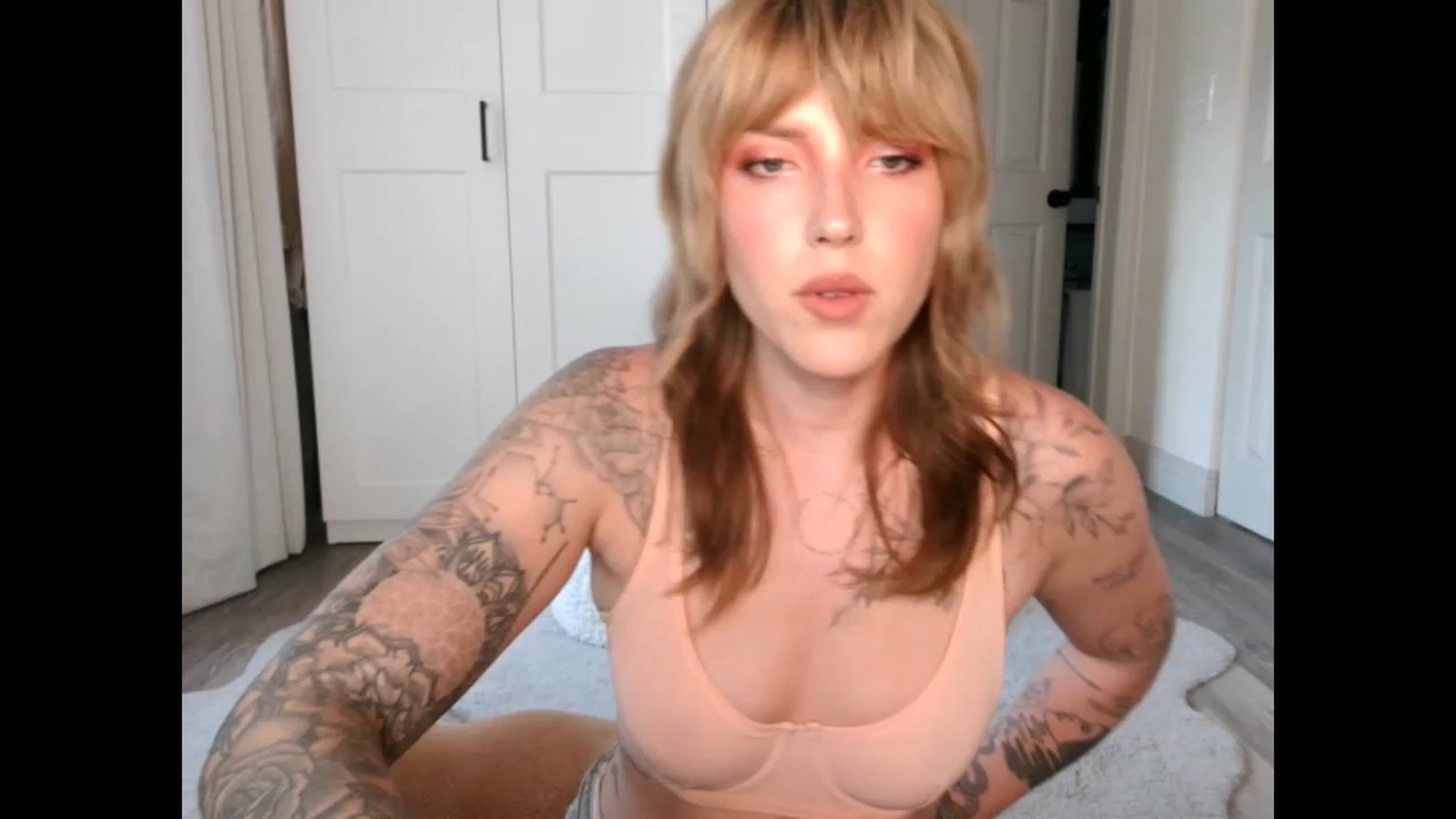 Gallery image thumbnail from the_remedy_'s myfreecams stream on, 03/27/2023, 22:44 image 14 of 20