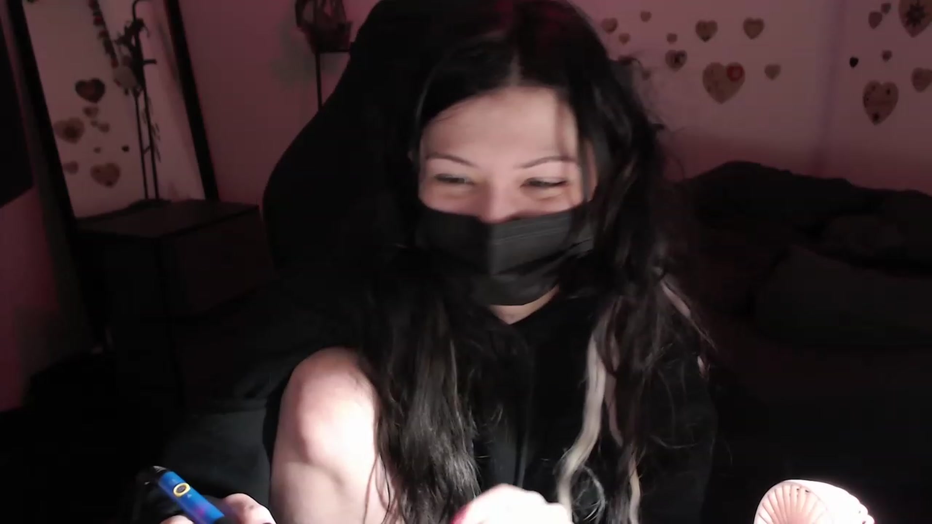 Gallery image thumbnail from the_room's myfreecams stream on, 07/19/2023, 24:56 image 19 of 20