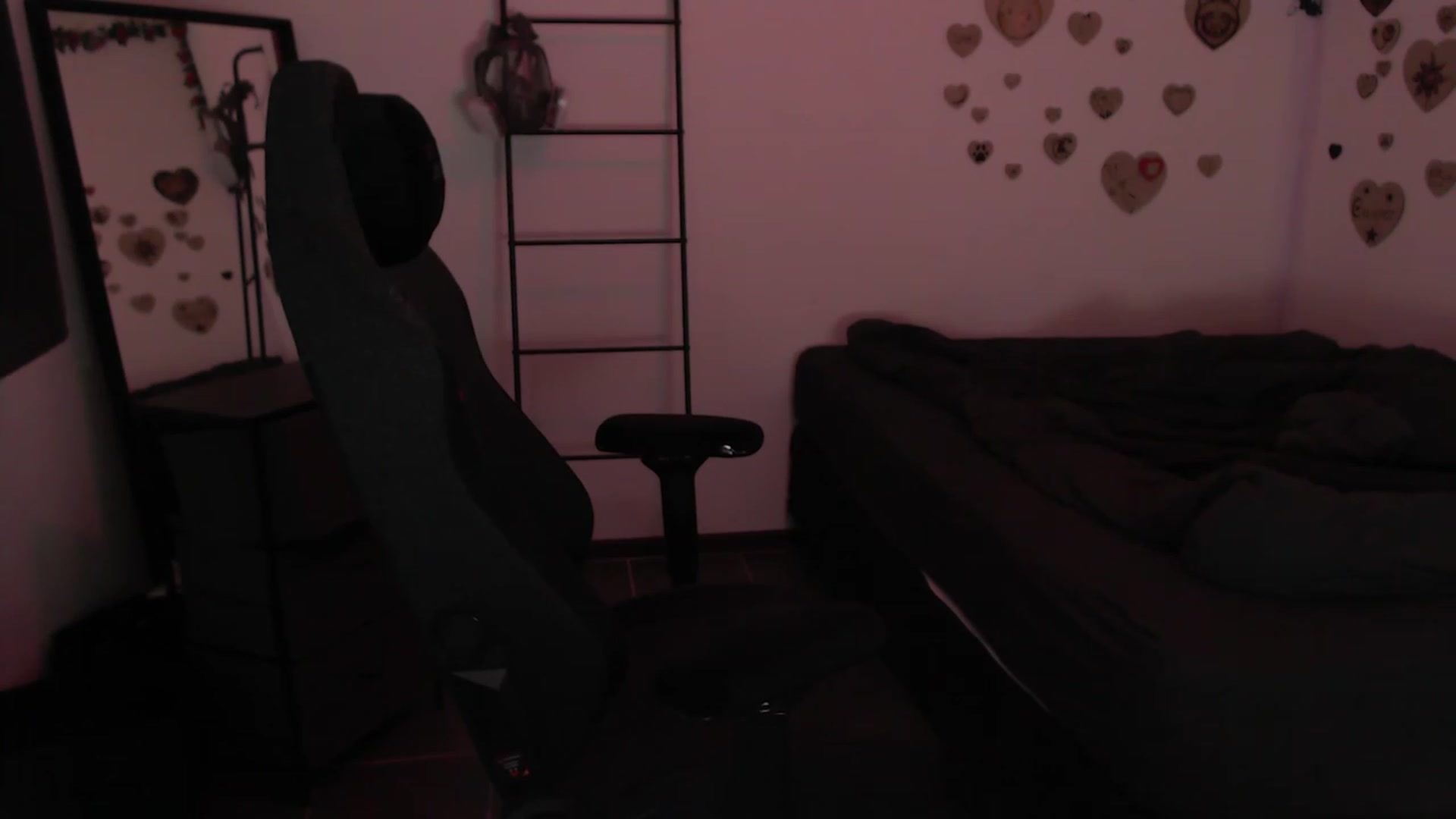 Gallery image thumbnail from the_room's myfreecams stream on, 07/19/2023, 01:39 image 17 of 20