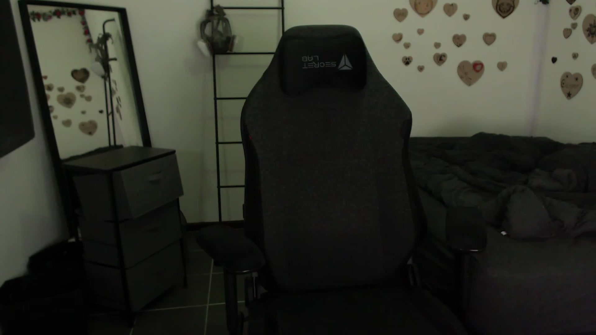 Gallery image thumbnail from the_room's myfreecams stream on, 07/19/2023, 05:47 image 4 of 20