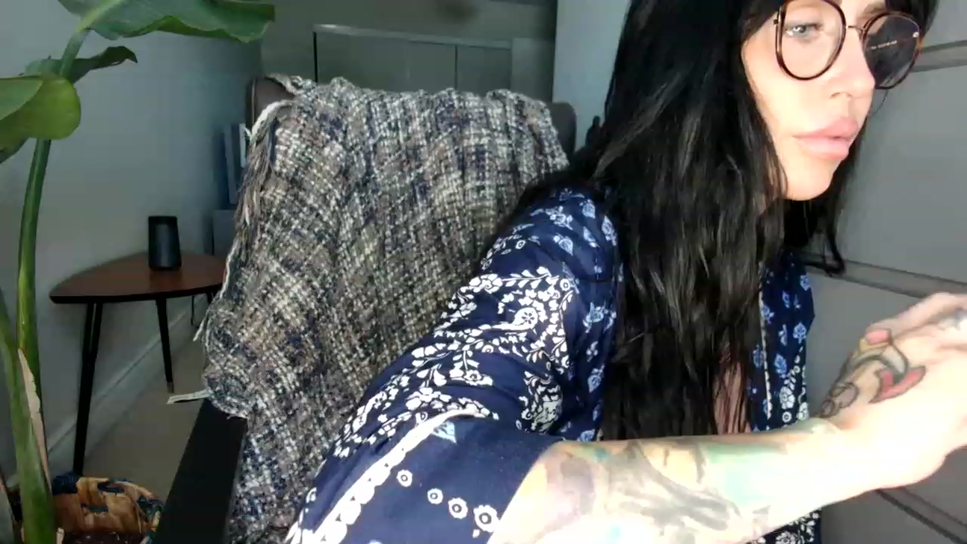 Gallery image thumbnail from thebadwife's myfreecams stream on, 05/15/2023, 17:57 image 9 of 20