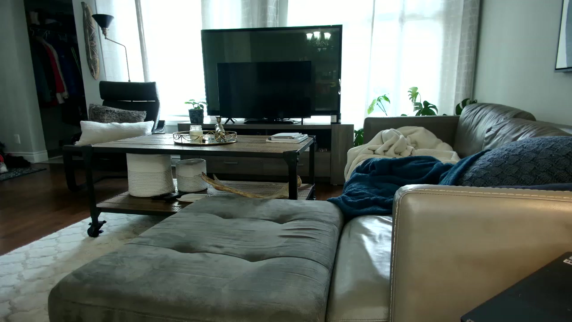 Gallery image thumbnail from thebadwife's myfreecams stream on, 05/16/2023, 17:32 image 1 of 20