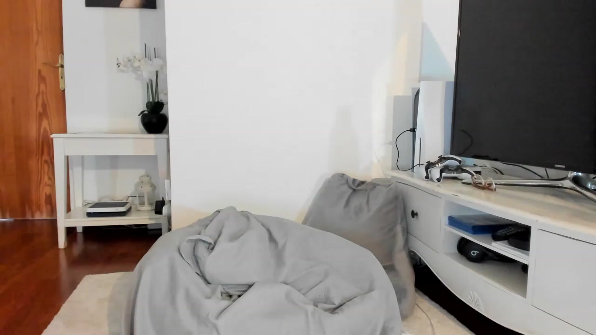 Gallery image thumbnail from thebluelagoon's myfreecams stream on, 02/13/2023, 12:28 image 10 of 20