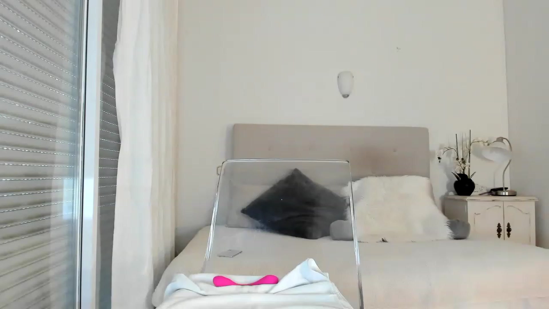 Gallery image thumbnail from thebluelagoon's myfreecams stream on, 03/31/2023, 06:15 image 20 of 20