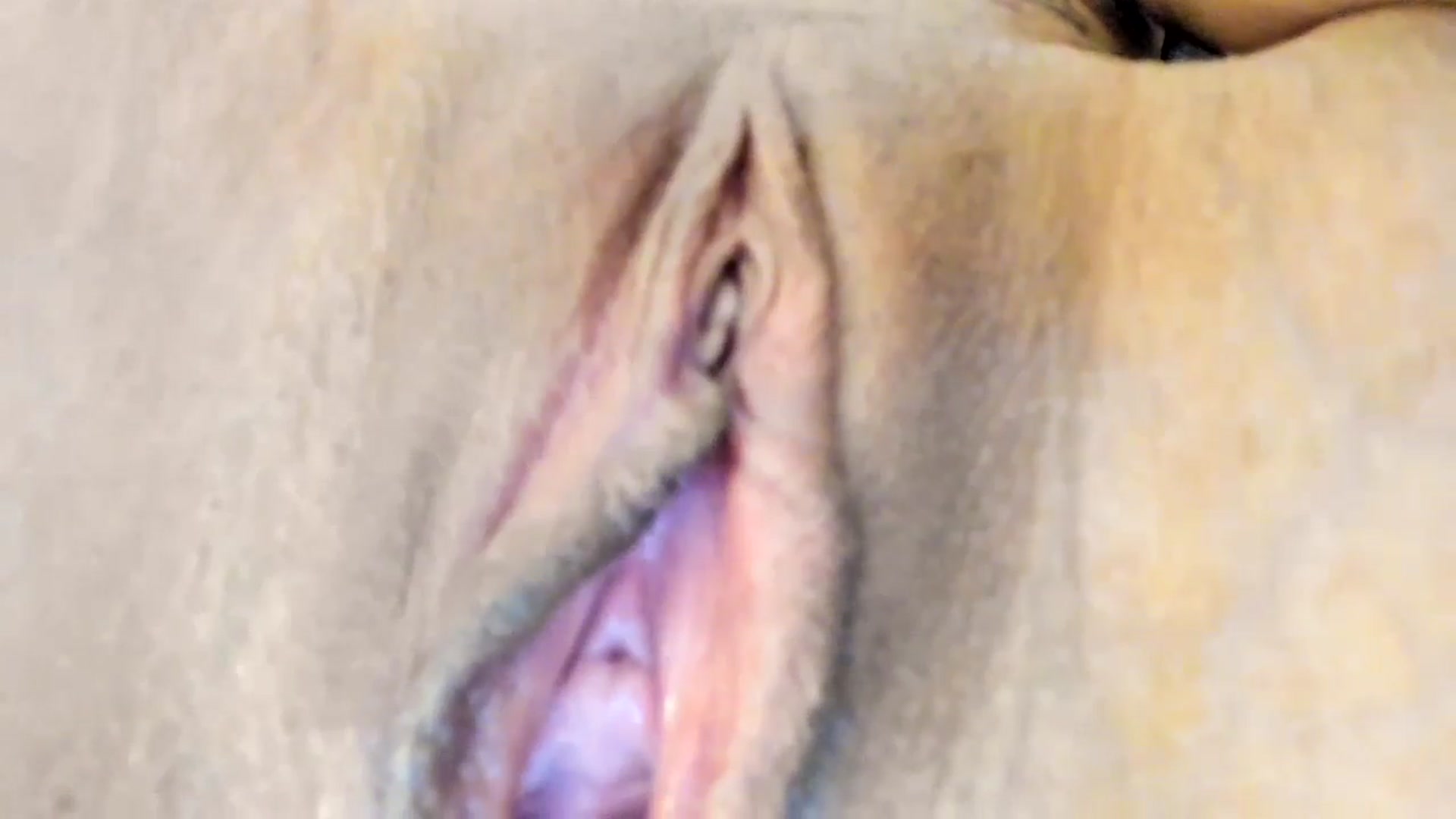 Gallery image thumbnail from thebluelagoon's myfreecams stream on, 05/31/2024, 05:14 image 10 of 20