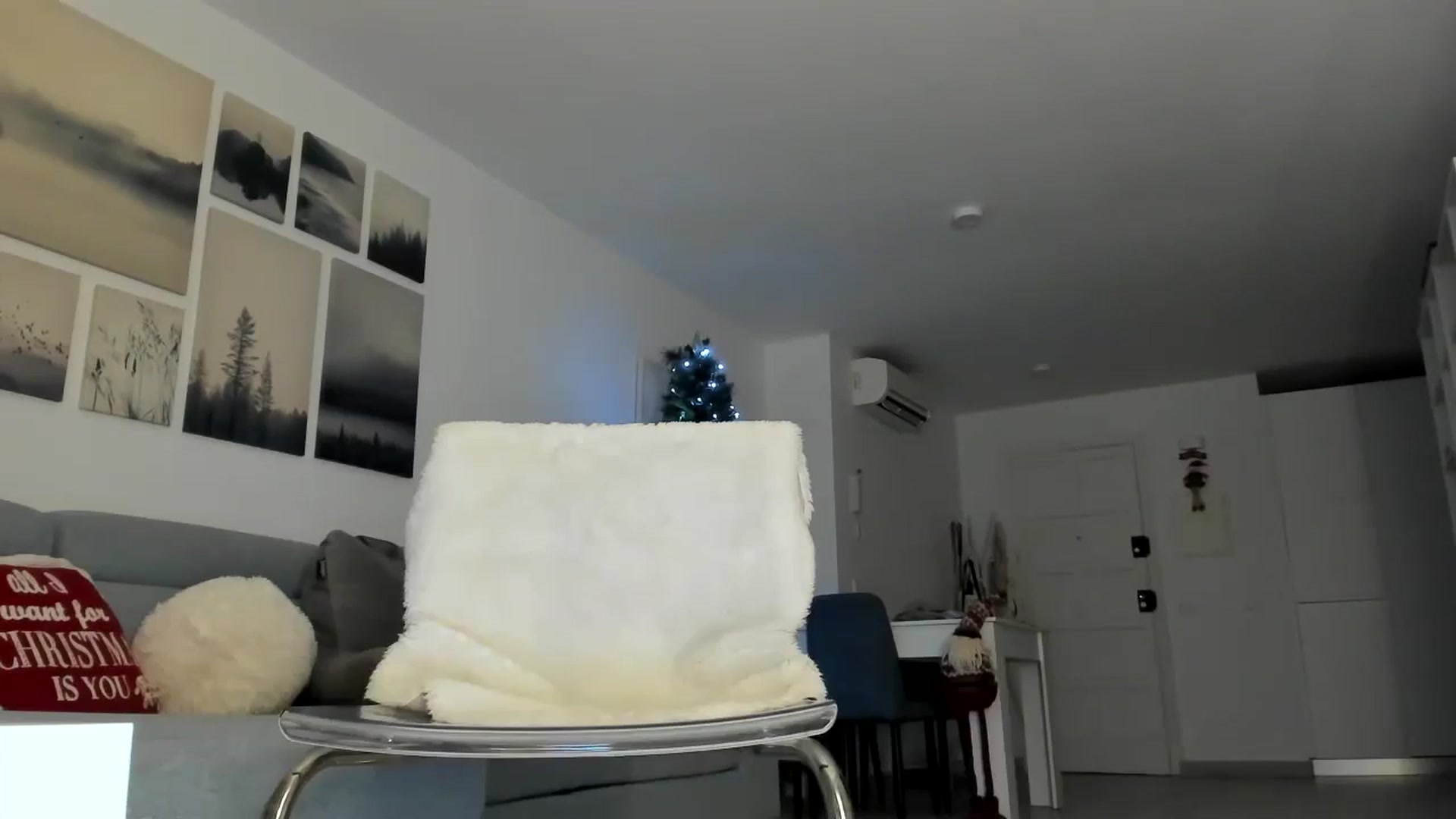 Gallery image thumbnail from thebluelagoon's myfreecams stream on, 12/05/2024, 06:33 image 12 of 20