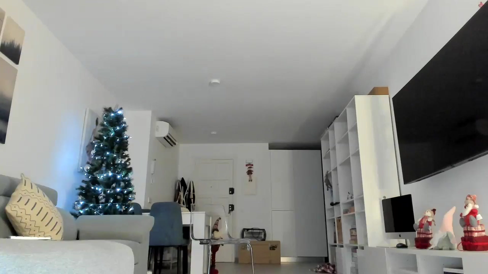 Gallery image thumbnail from thebluelagoon's myfreecams stream on, 12/24/2024, 04:27 image 6 of 20