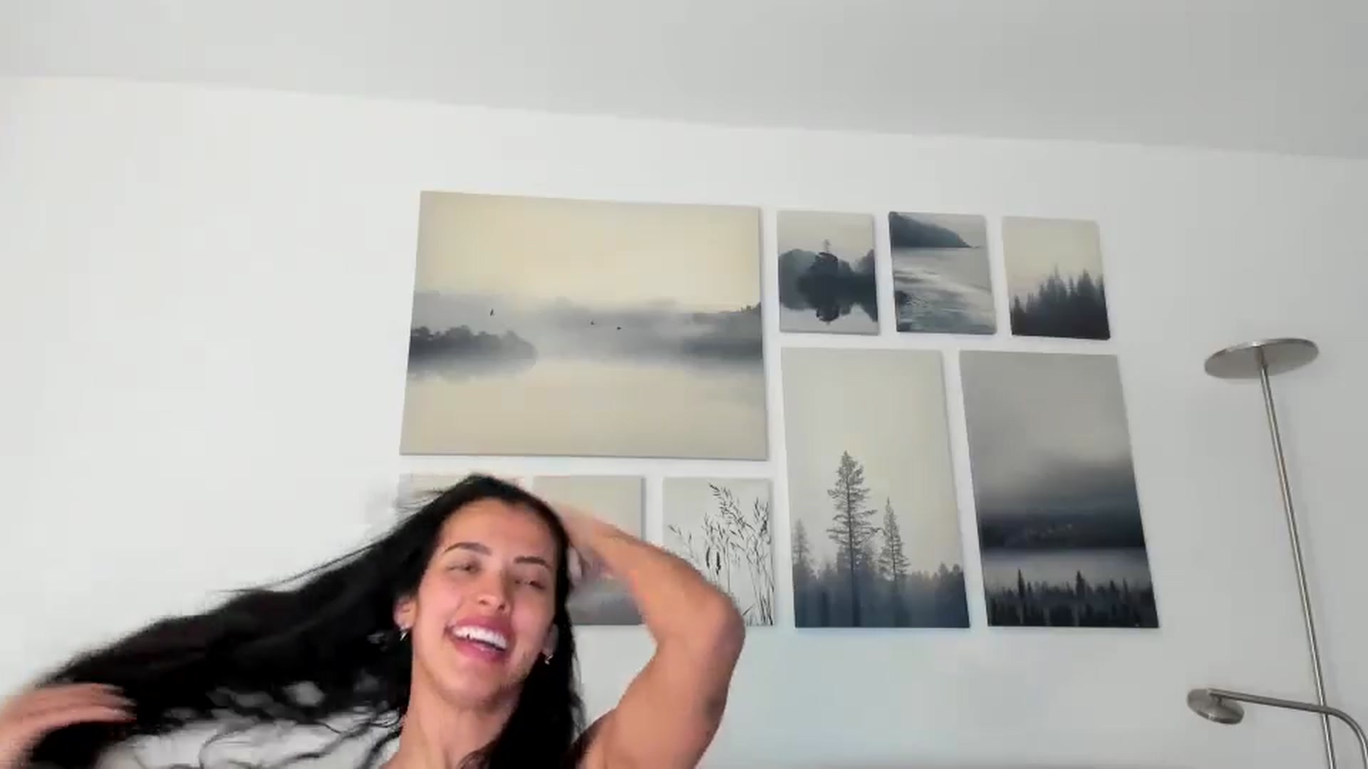 Gallery image thumbnail from thebluelagoon's myfreecams stream on, 05/19/2025, 10:40 image 14 of 20