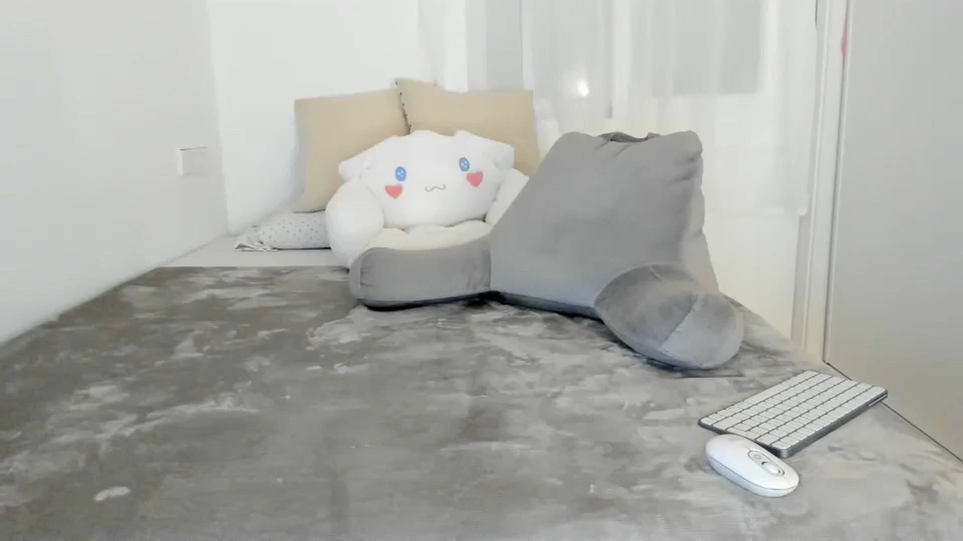 Gallery image thumbnail from thebluelagoon's myfreecams stream on, 06/17/2025, 04:46 image 19 of 20