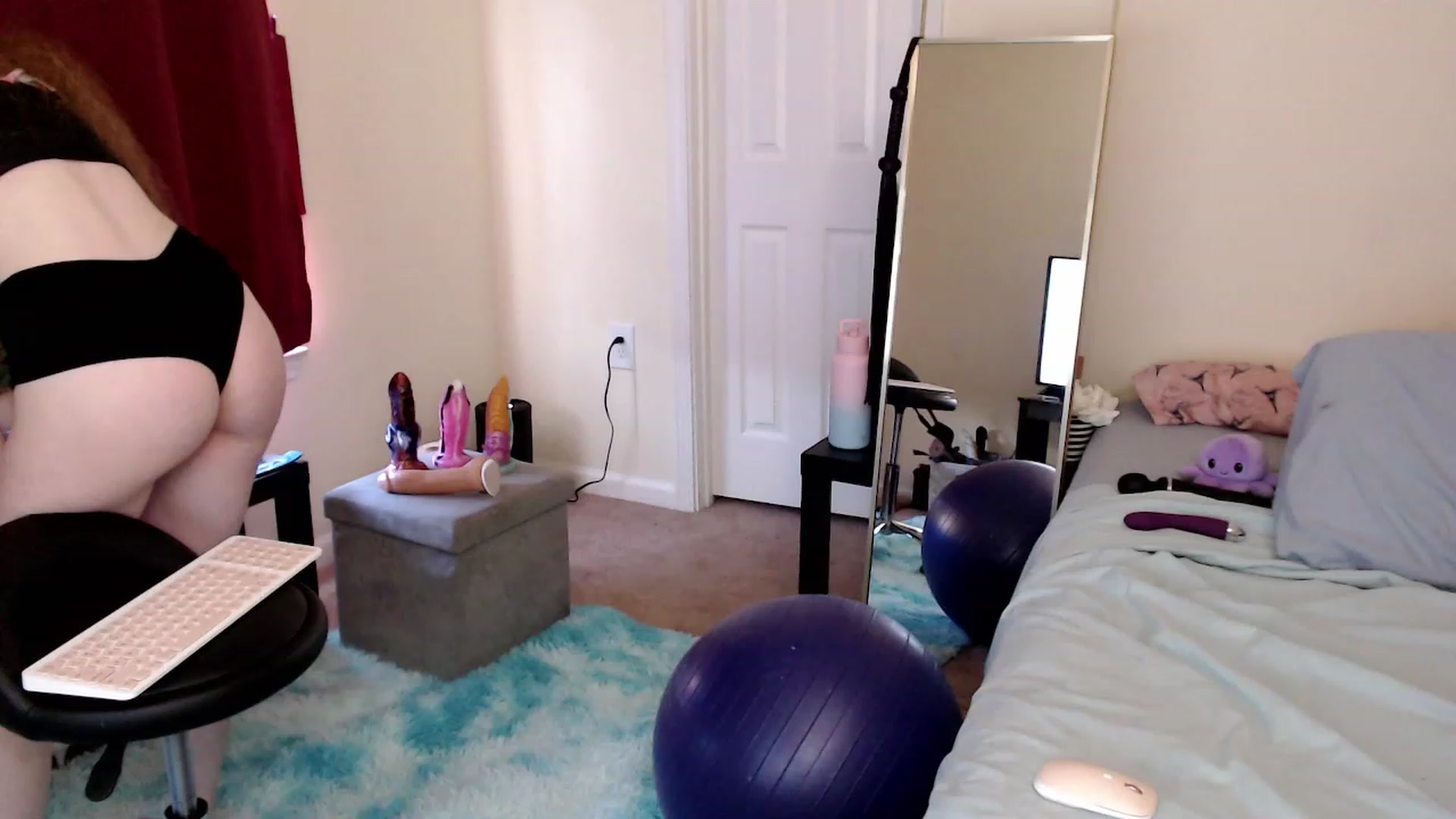 Gallery image thumbnail from thelilysparks's myfreecams stream on, 12/27/2022, 17:43 image 9 of 20