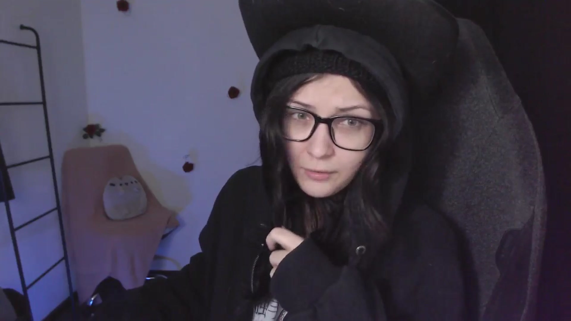 Gallery image thumbnail from theroom's myfreecams stream on, 03/26/2024, 04:58 image 14 of 20