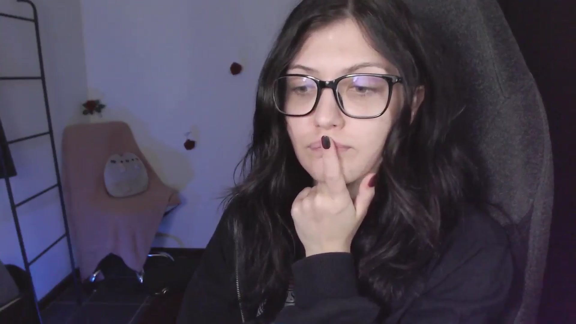 Gallery image thumbnail from theroom's myfreecams stream on, 03/26/2024, 04:58 image 18 of 20