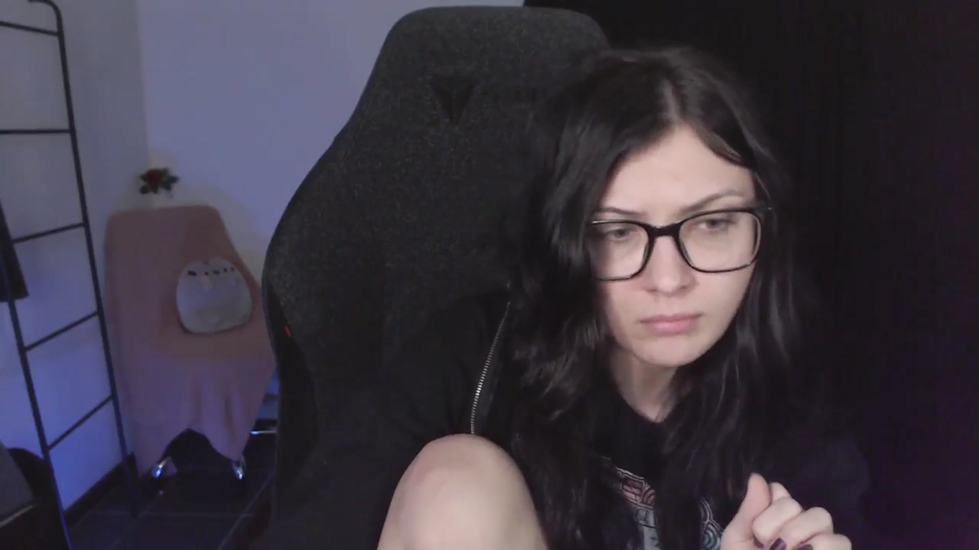 Gallery image thumbnail from theroom's myfreecams stream on, 03/26/2024, 04:58 image 17 of 20