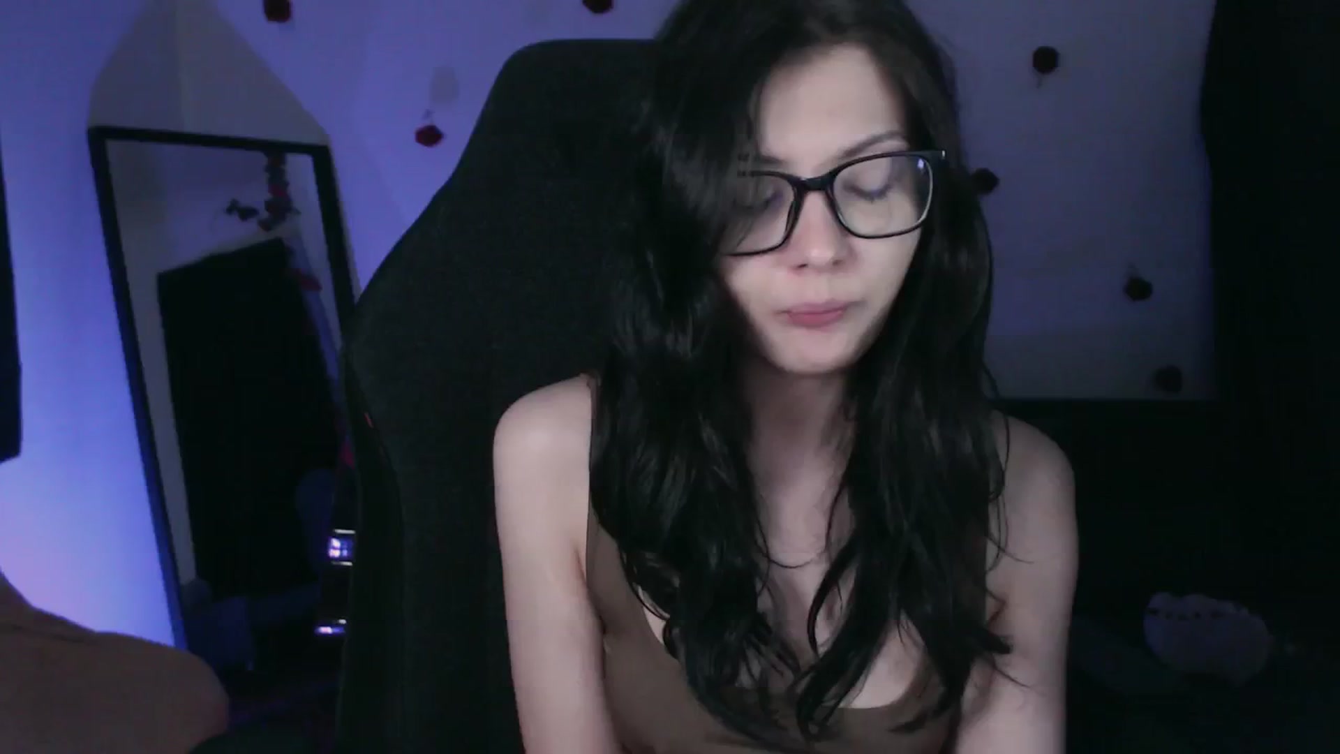 Gallery image thumbnail from theroom's myfreecams stream on, 05/09/2024, 01:09 image 6 of 20