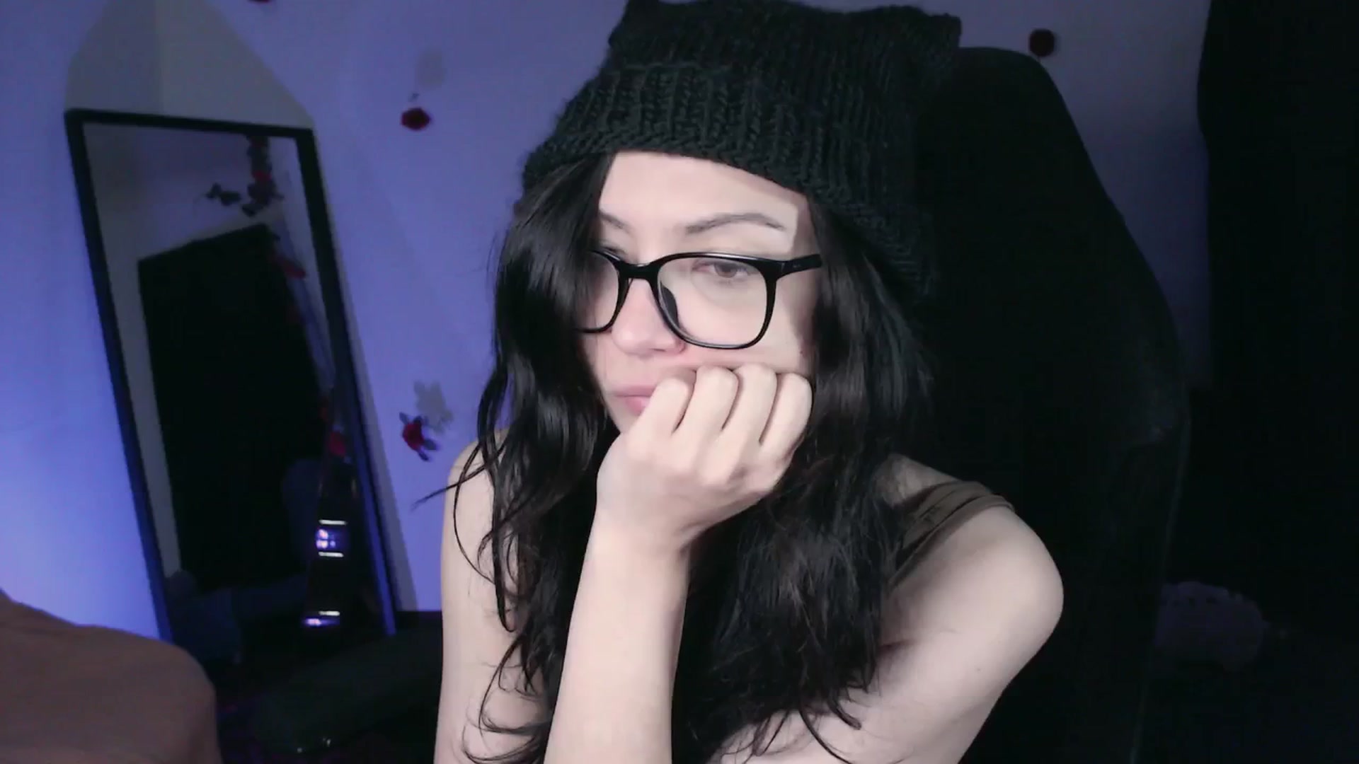 Gallery image thumbnail from theroom's myfreecams stream on, 05/09/2024, 01:09 image 16 of 20