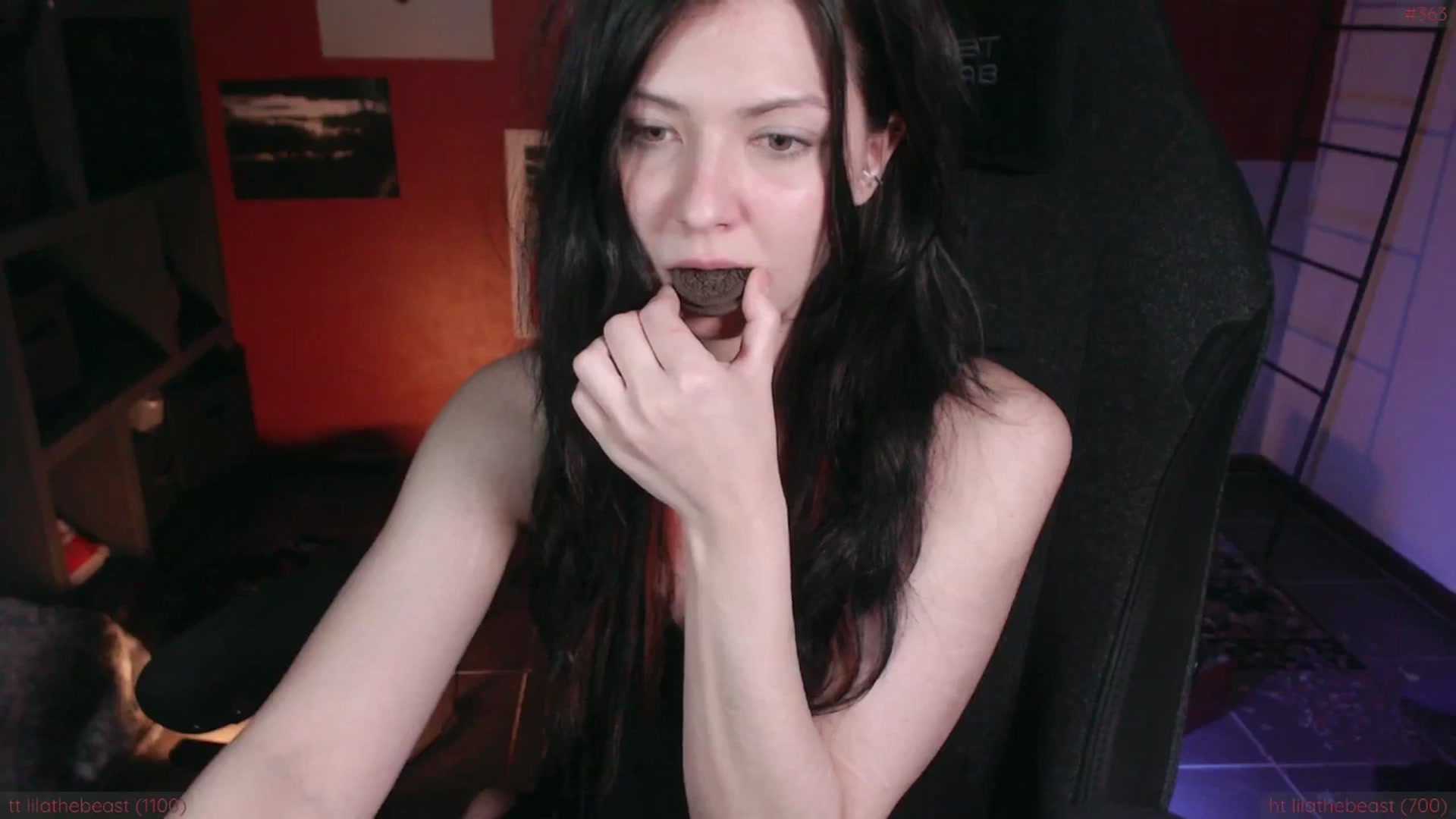 Gallery image thumbnail from theroom's myfreecams stream on, 11/20/2024, 24:57 image 19 of 20