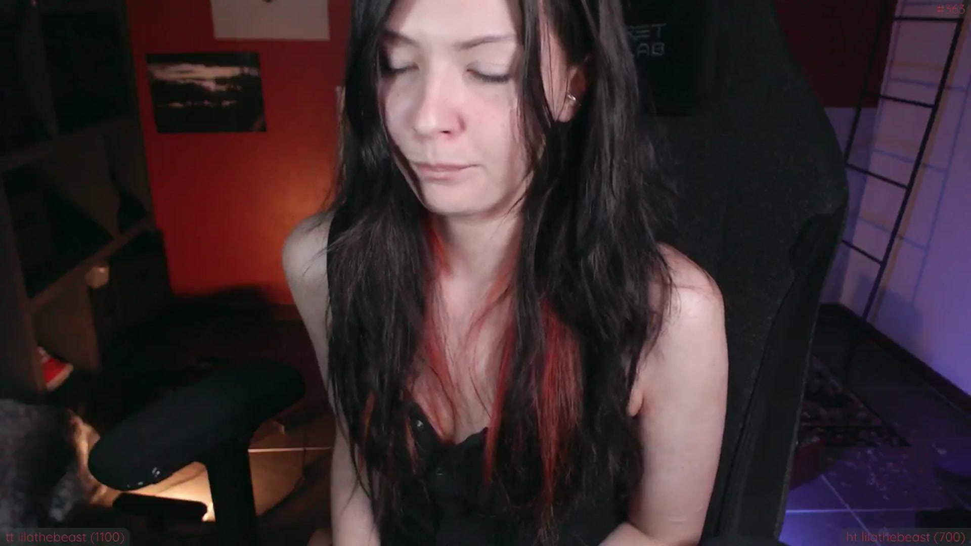 Gallery image thumbnail from theroom's myfreecams stream on, 11/20/2024, 24:57 image 17 of 20