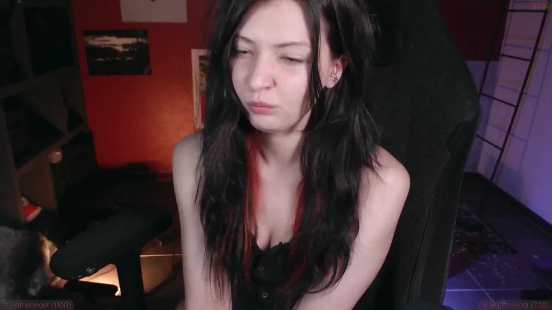 Gallery image thumbnail from theroom's myfreecams stream on, 11/20/2024, 24:53 image 19 of 20