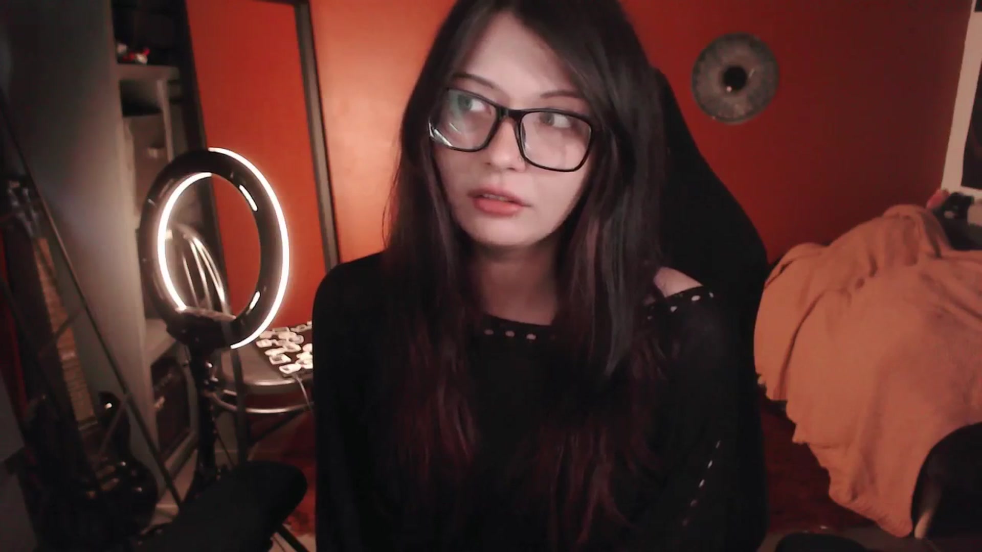 Gallery image thumbnail from theroom's myfreecams stream on, 05/22/2025, 06:27 image 3 of 20