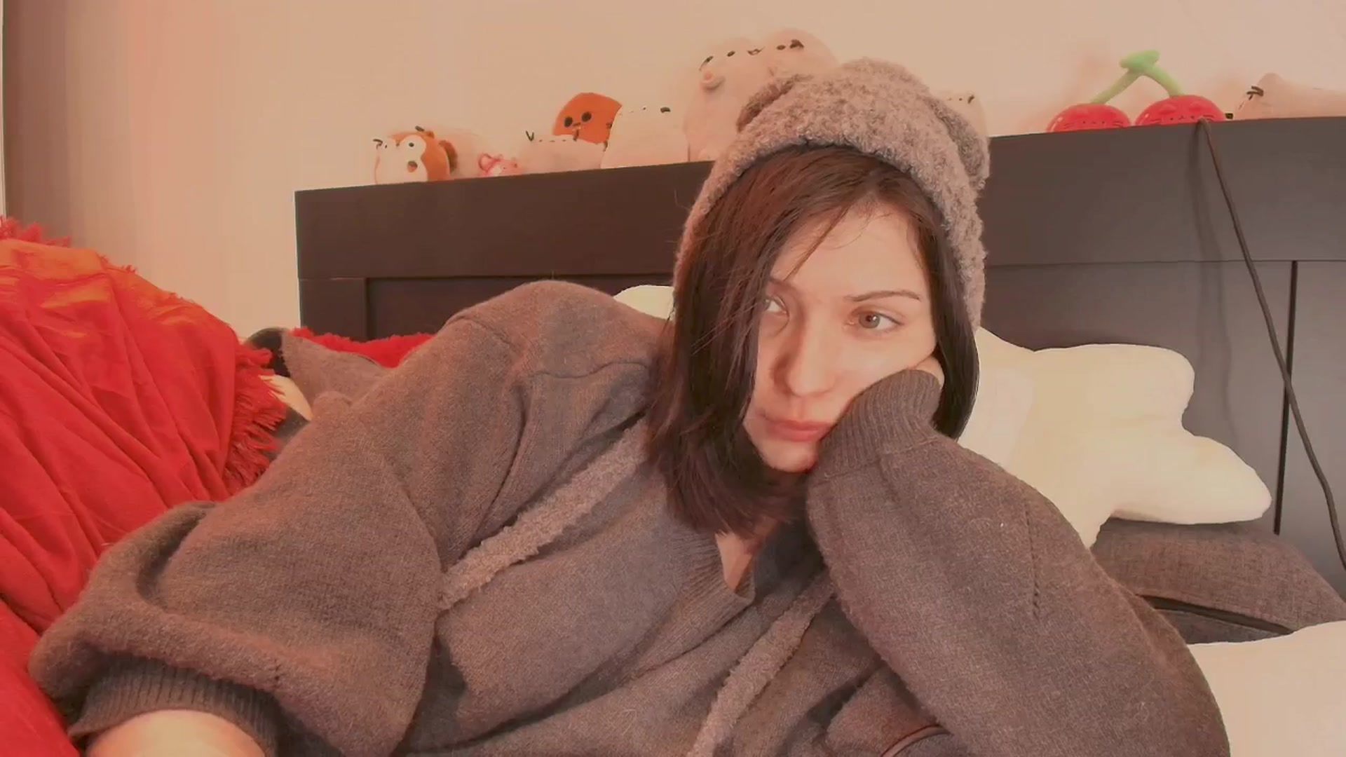 Gallery image thumbnail from theroom's myfreecams stream on, 08/17/2025, 06:31 image 4 of 20