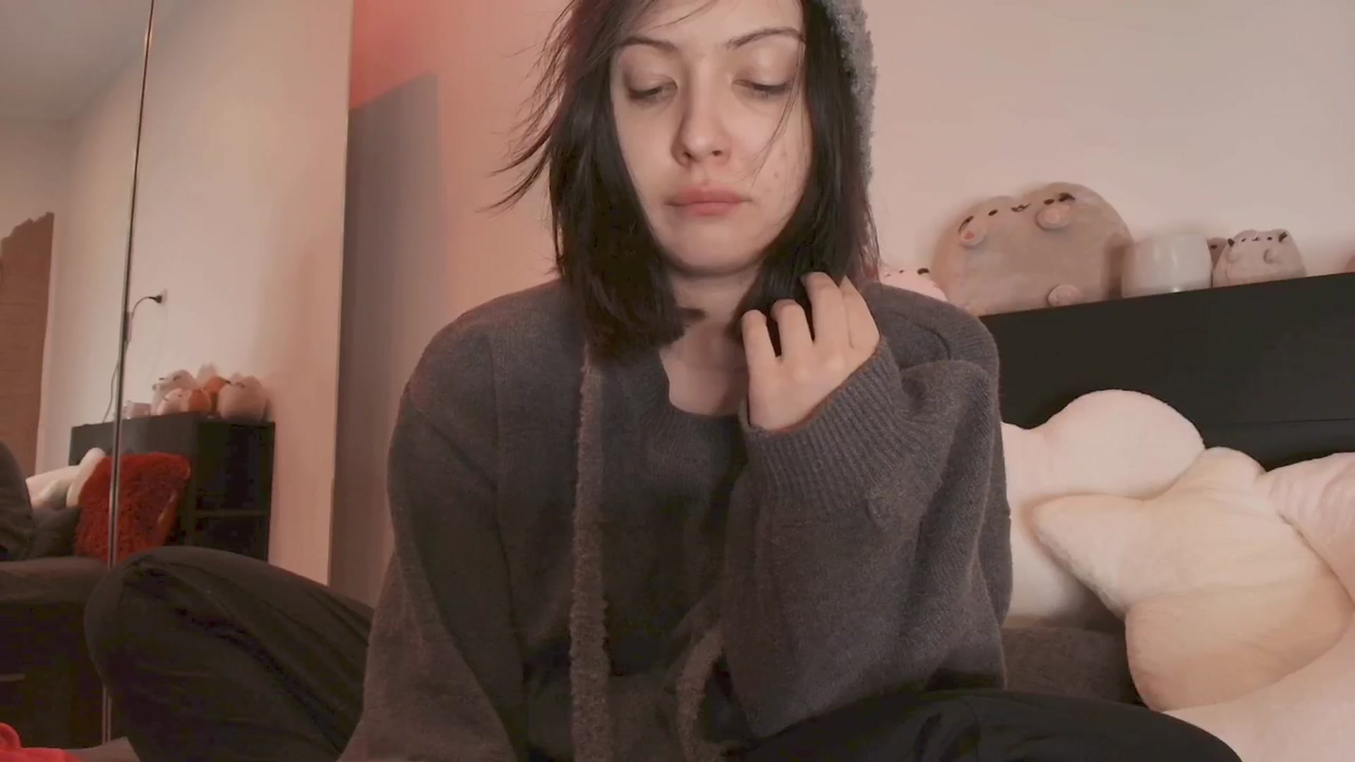 Gallery image thumbnail from theroom's myfreecams stream on, 08/17/2025, 06:31 image 3 of 20