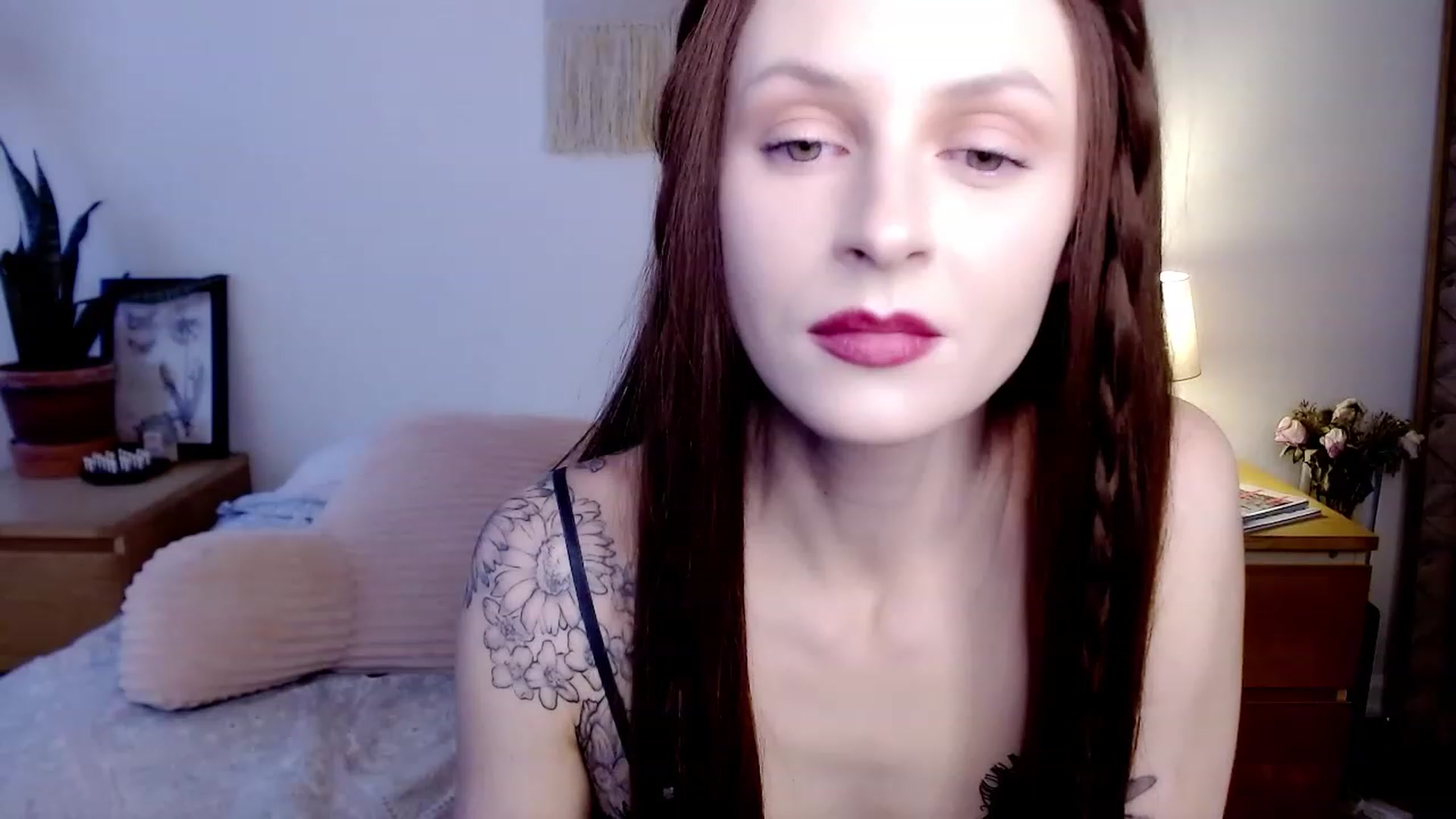 Gallery image thumbnail from therosethorne's myfreecams stream on, 02/20/2023, 24:03 image 8 of 20
