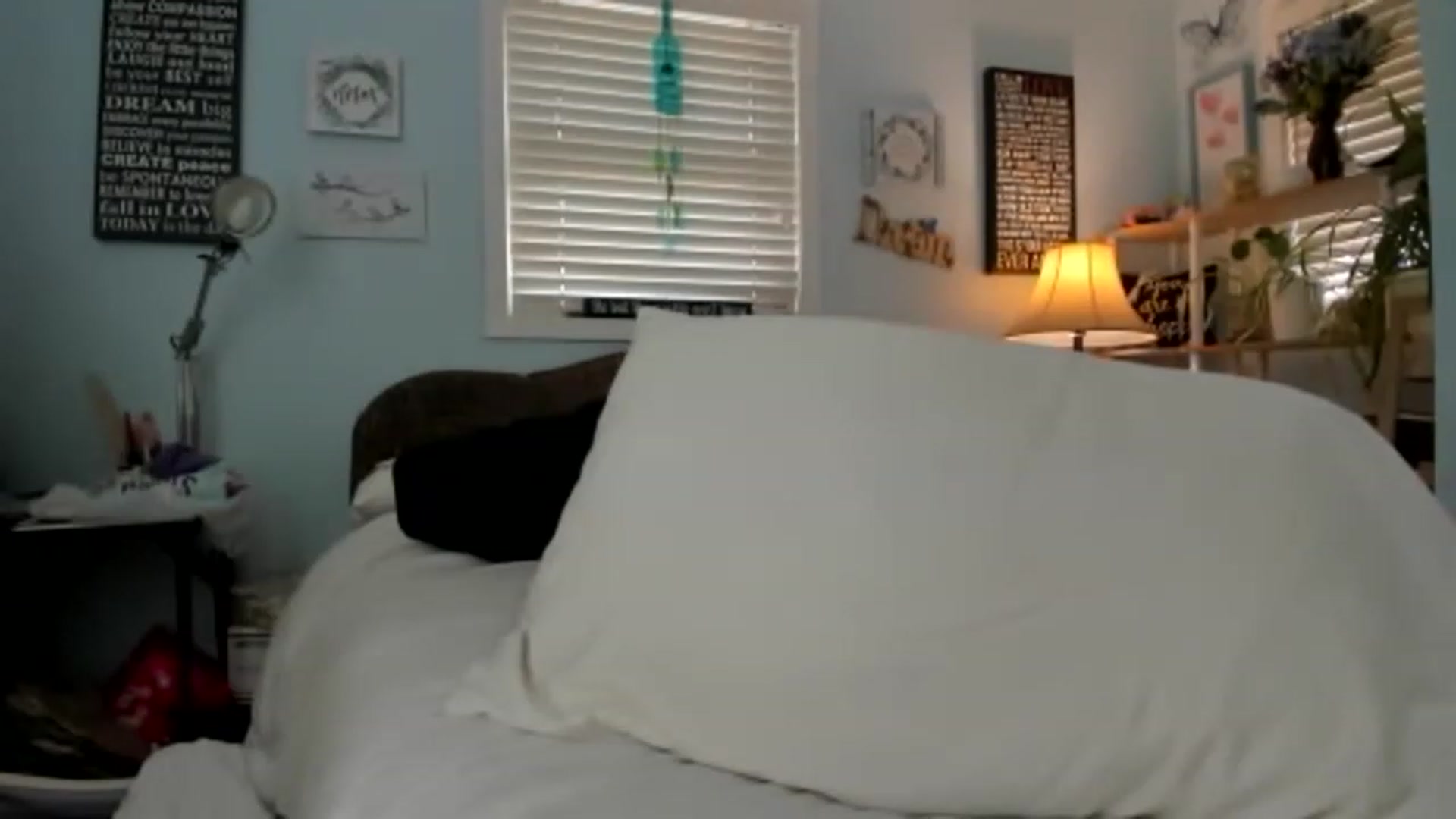 Gallery image thumbnail from thewolfof_MFC's myfreecams stream on, 04/12/2023, 15:35 image 10 of 20