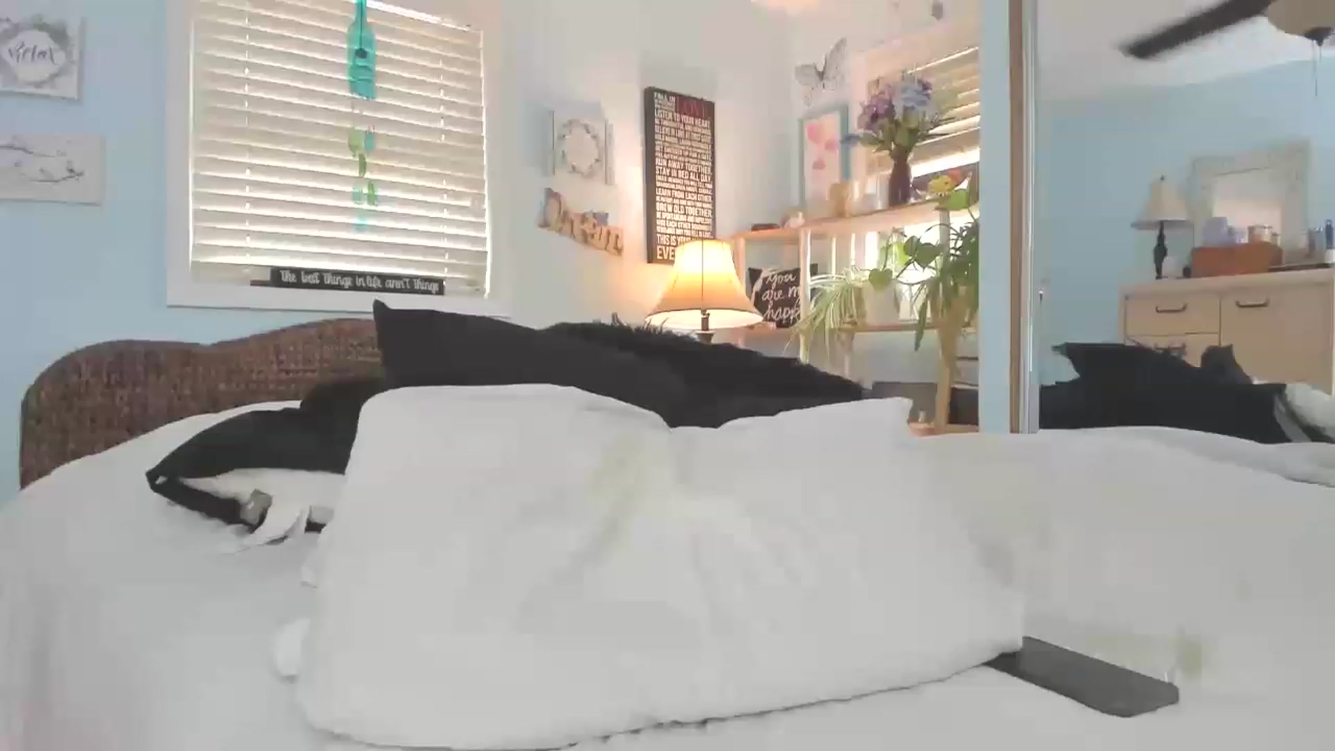 Gallery image thumbnail from thewolfof_MFC's myfreecams stream on, 06/06/2023, 20:14 image 13 of 20