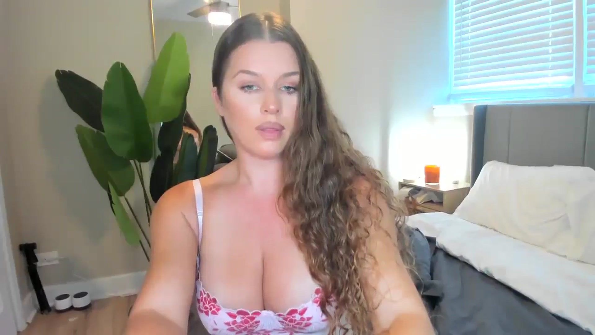 Gallery image thumbnail from thewolfof_MFC's myfreecams stream on, 09/26/2025, 17:02 image 16 of 20