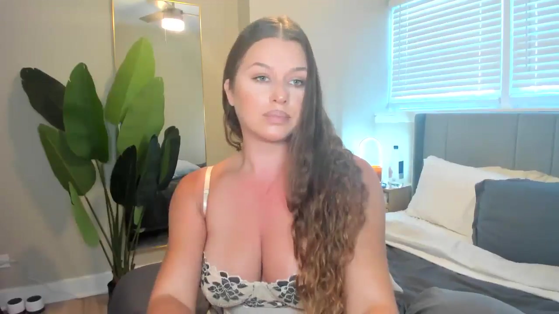 Gallery image thumbnail from thewolfof_MFC's myfreecams stream on, 09/29/2025, 15:39 image 14 of 20