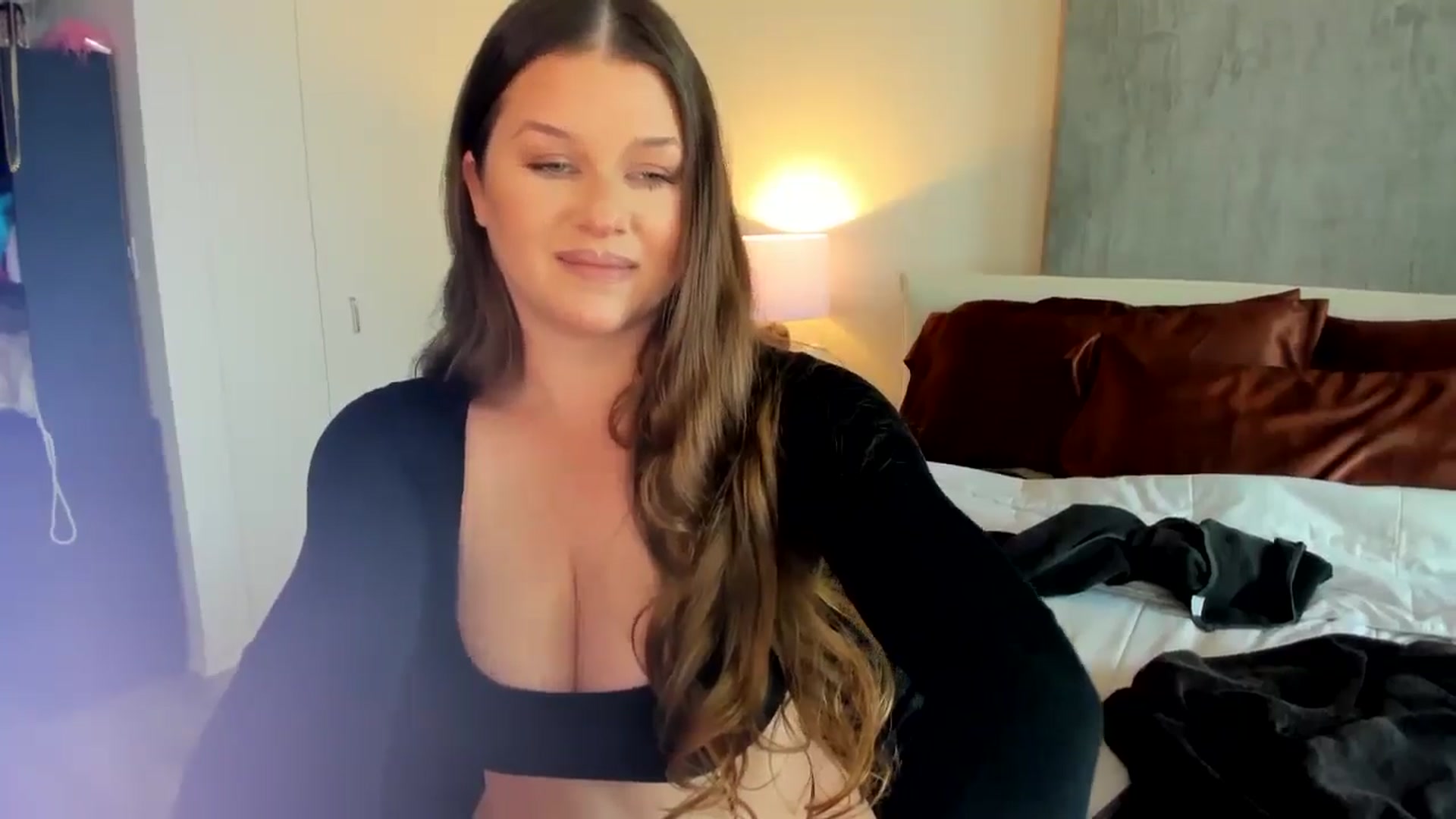 Gallery image thumbnail from thewolfof_MFC's myfreecams stream on, 04/04/2026, 16:07 image 10 of 20