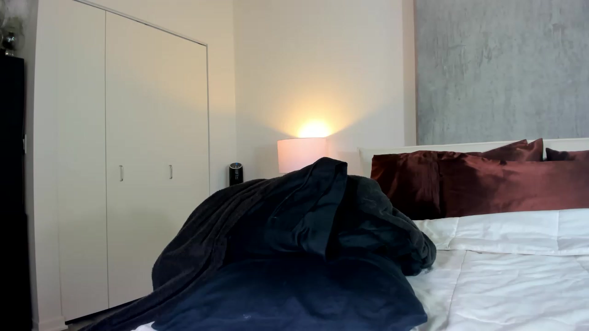 Gallery image thumbnail from thewolfof_MFC's myfreecams stream on, 05/18/2026, 15:43 image 18 of 20