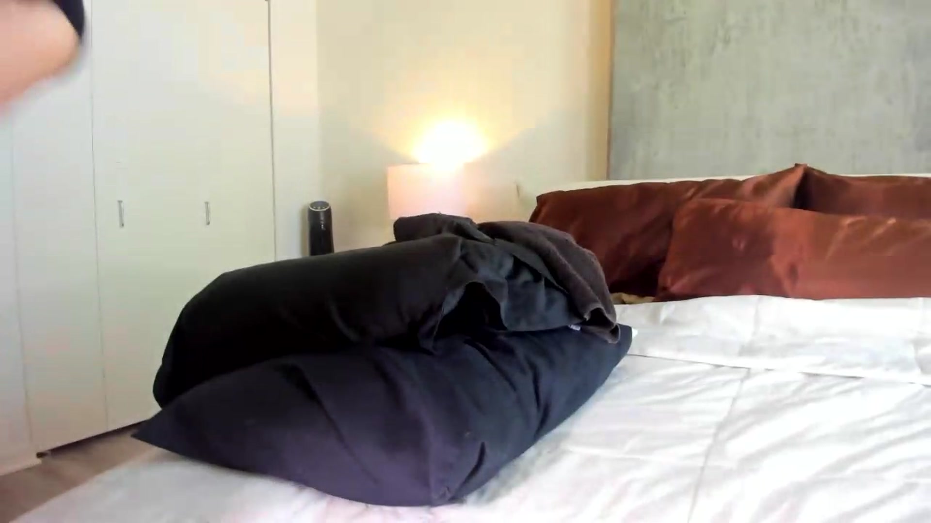 Gallery image thumbnail from thewolfof_MFC's myfreecams stream on, 05/21/2026, 16:43 image 18 of 20