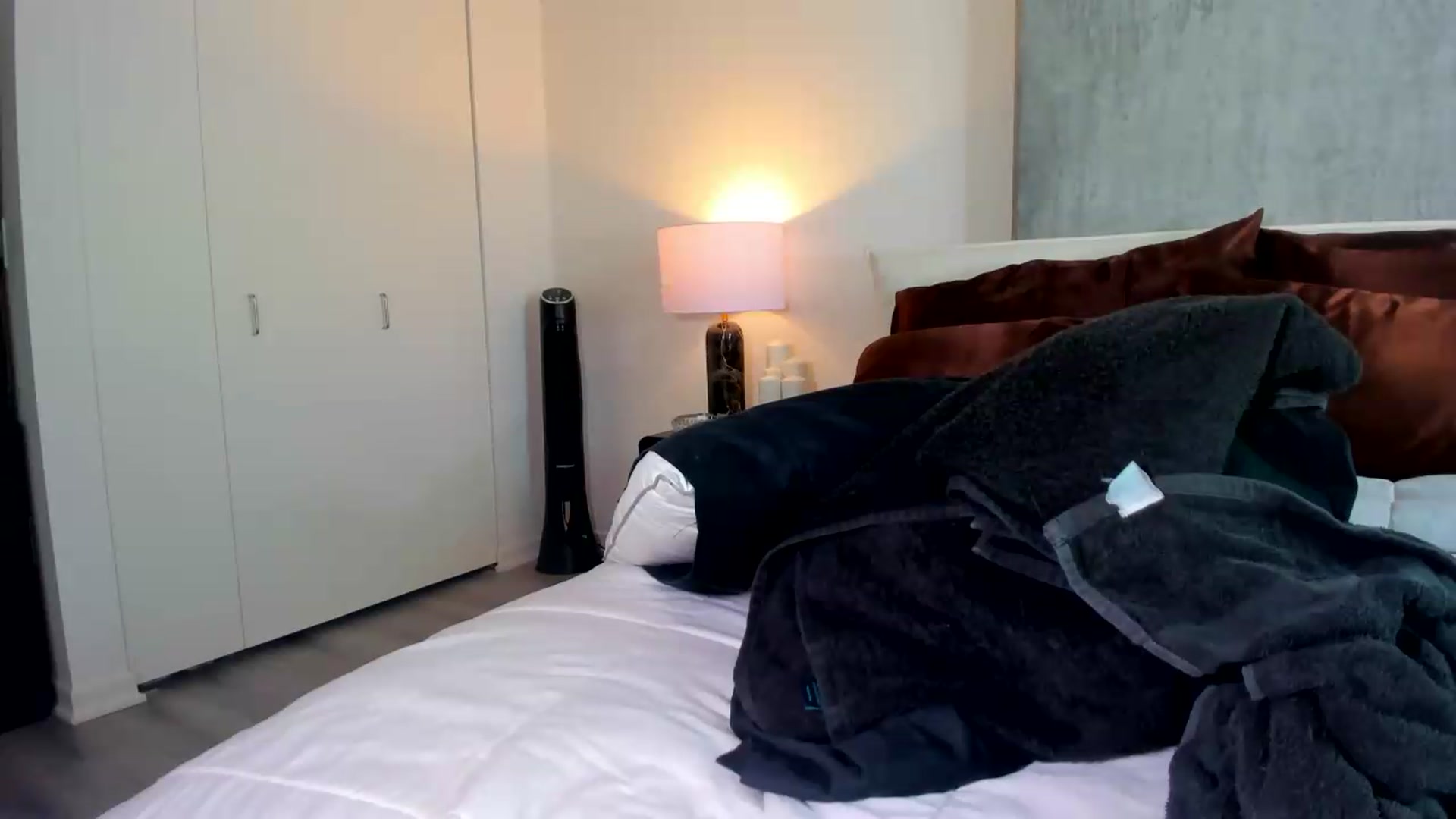 Gallery image thumbnail from thewolfof_MFC's myfreecams stream on, 08/11/2026, 14:41 image 9 of 20