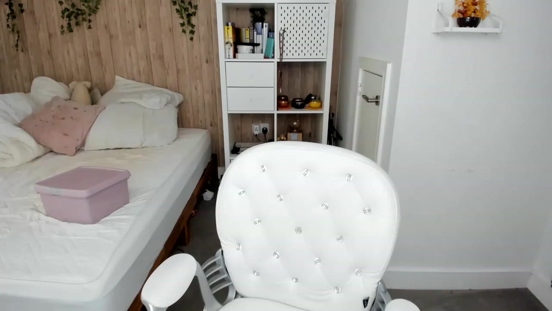 Gallery image thumbnail from thisisjessdx's myfreecams stream on, 06/25/2023, 18:59 image 8 of 20