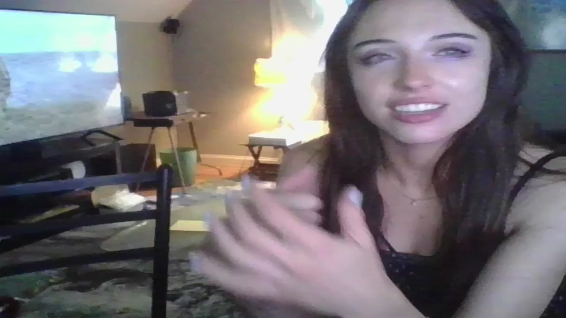 Gallery image thumbnail from thotfuldotter's myfreecams stream on, 04/07/2025, 17:40 image 5 of 20