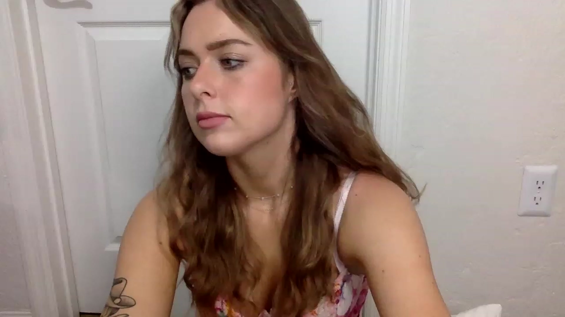 Gallery image thumbnail from thtgrlbella79's myfreecams stream on, 04/06/2023, 01:42 image 14 of 20
