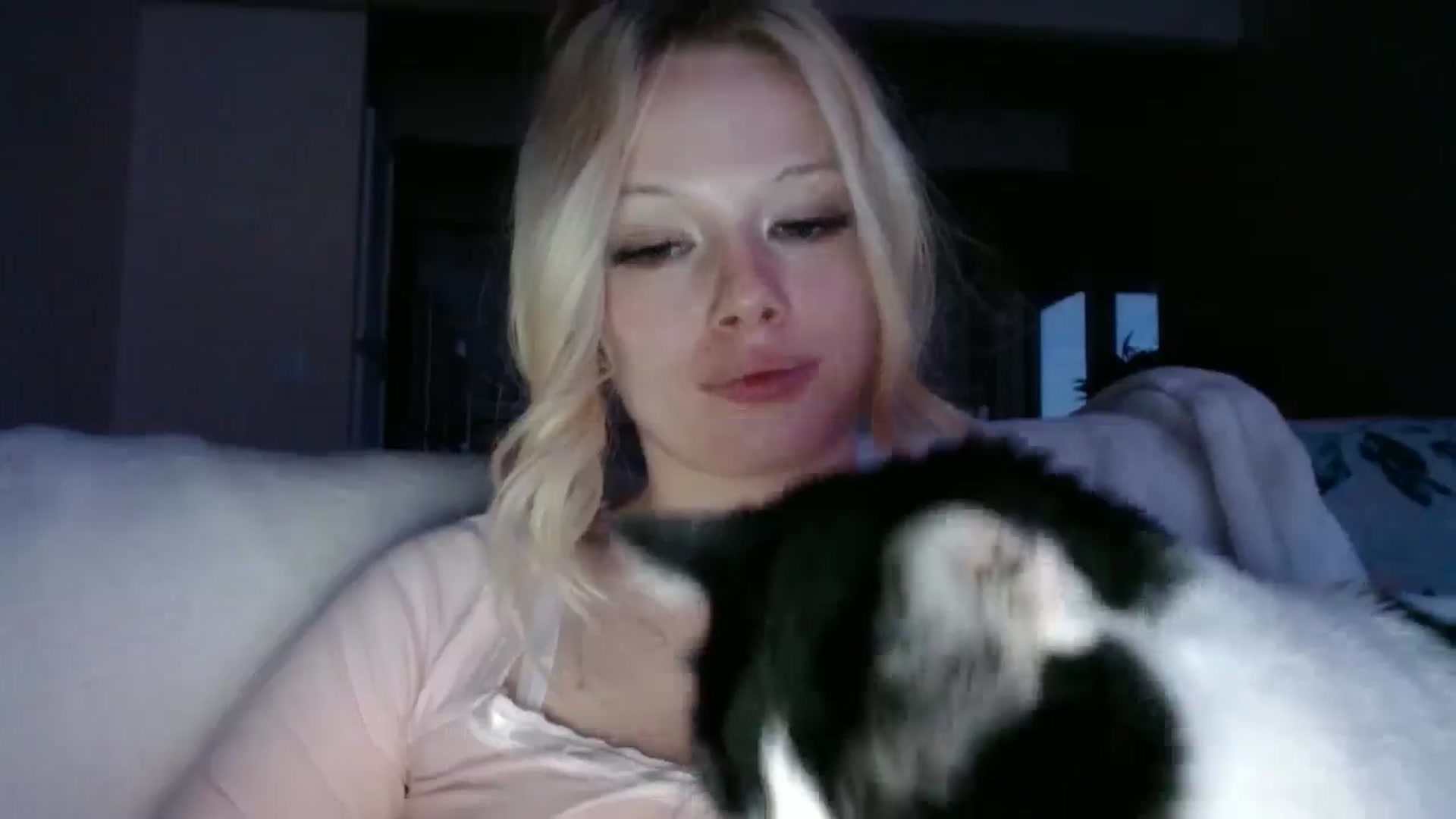 Gallery image thumbnail from thtoneblonde's myfreecams stream on, 12/29/2024, 14:01 image 17 of 20