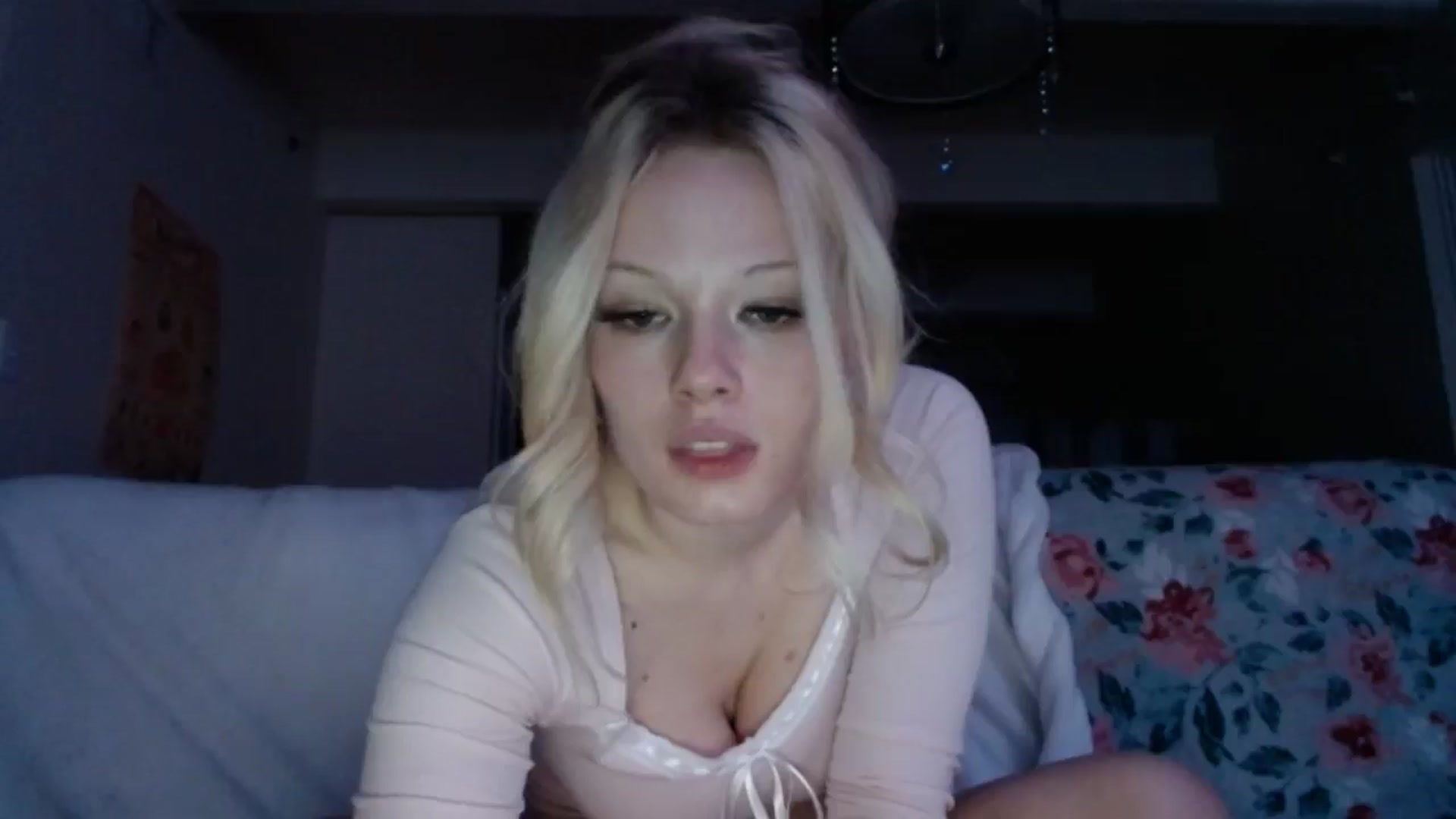 Gallery image thumbnail from thtoneblonde's myfreecams stream on, 12/29/2024, 14:01 image 11 of 20