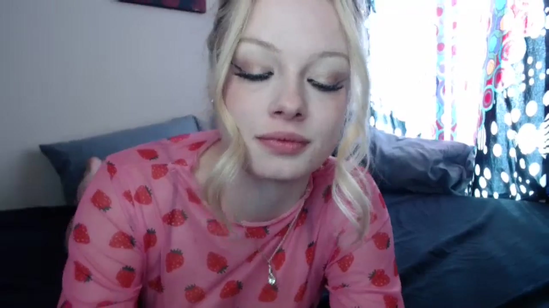 Gallery image thumbnail from thtoneblonde's myfreecams stream on, 01/01/2025, 16:41 image 10 of 20