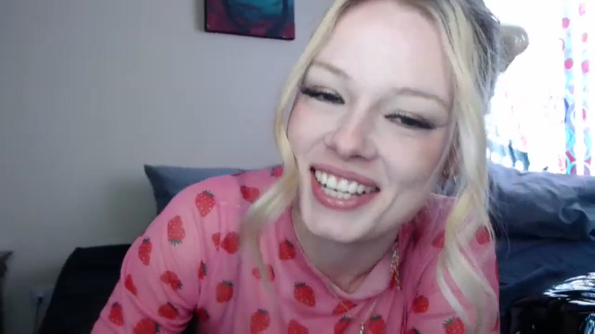 Gallery image thumbnail from thtoneblonde's myfreecams stream on, 01/01/2025, 16:41 image 14 of 20