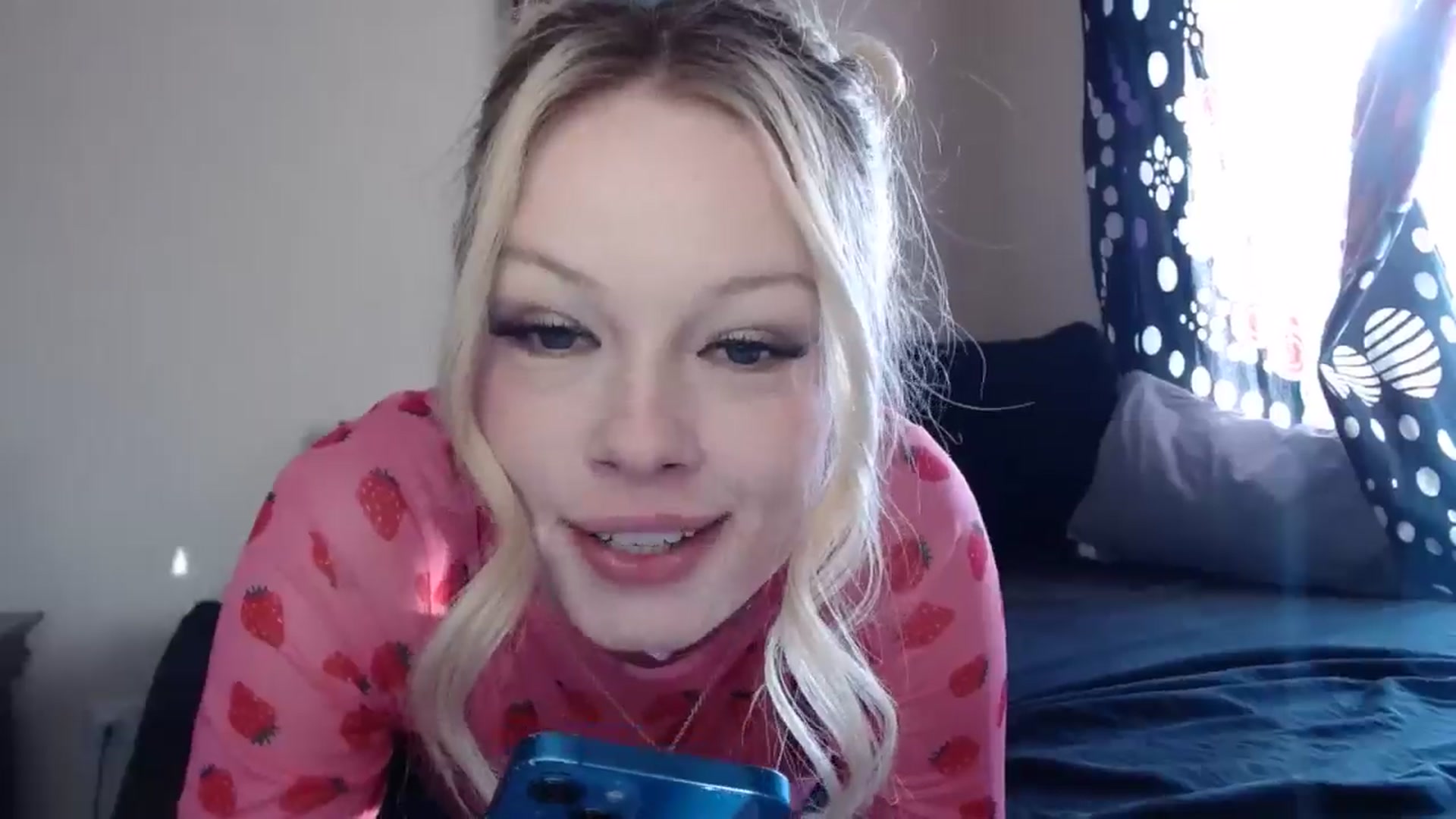 Gallery image thumbnail from thtoneblonde's myfreecams stream on, 01/01/2025, 16:41 image 17 of 20