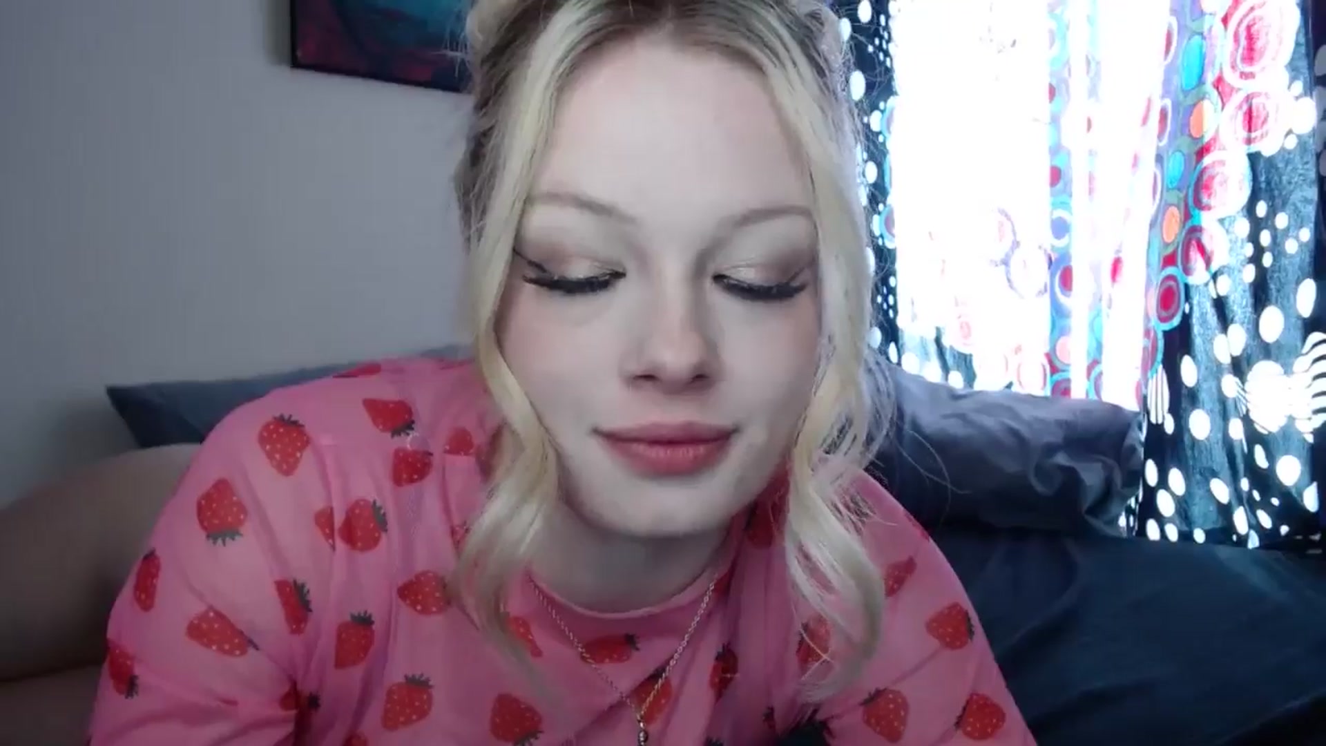 Gallery image thumbnail from thtoneblonde's myfreecams stream on, 01/01/2025, 16:41 image 5 of 20