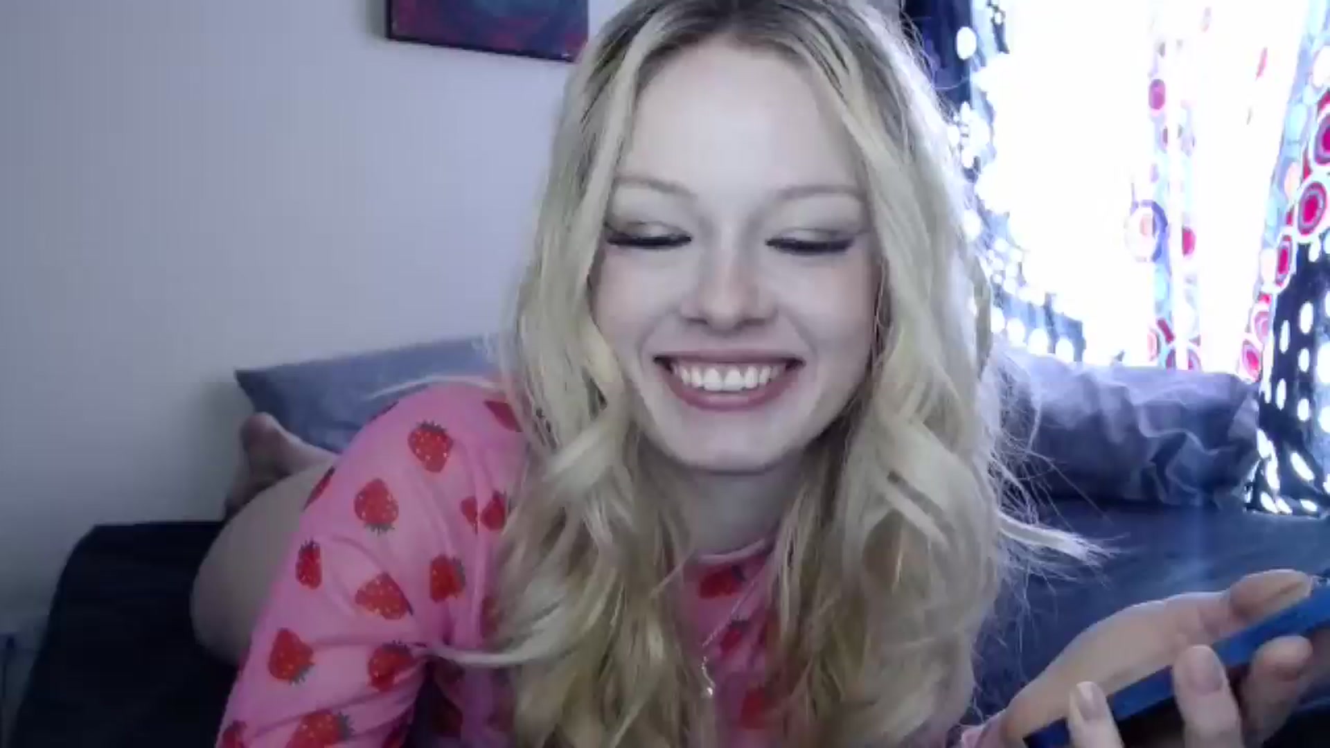 Gallery image thumbnail from thtoneblonde's myfreecams stream on, 01/01/2025, 17:10 image 6 of 20