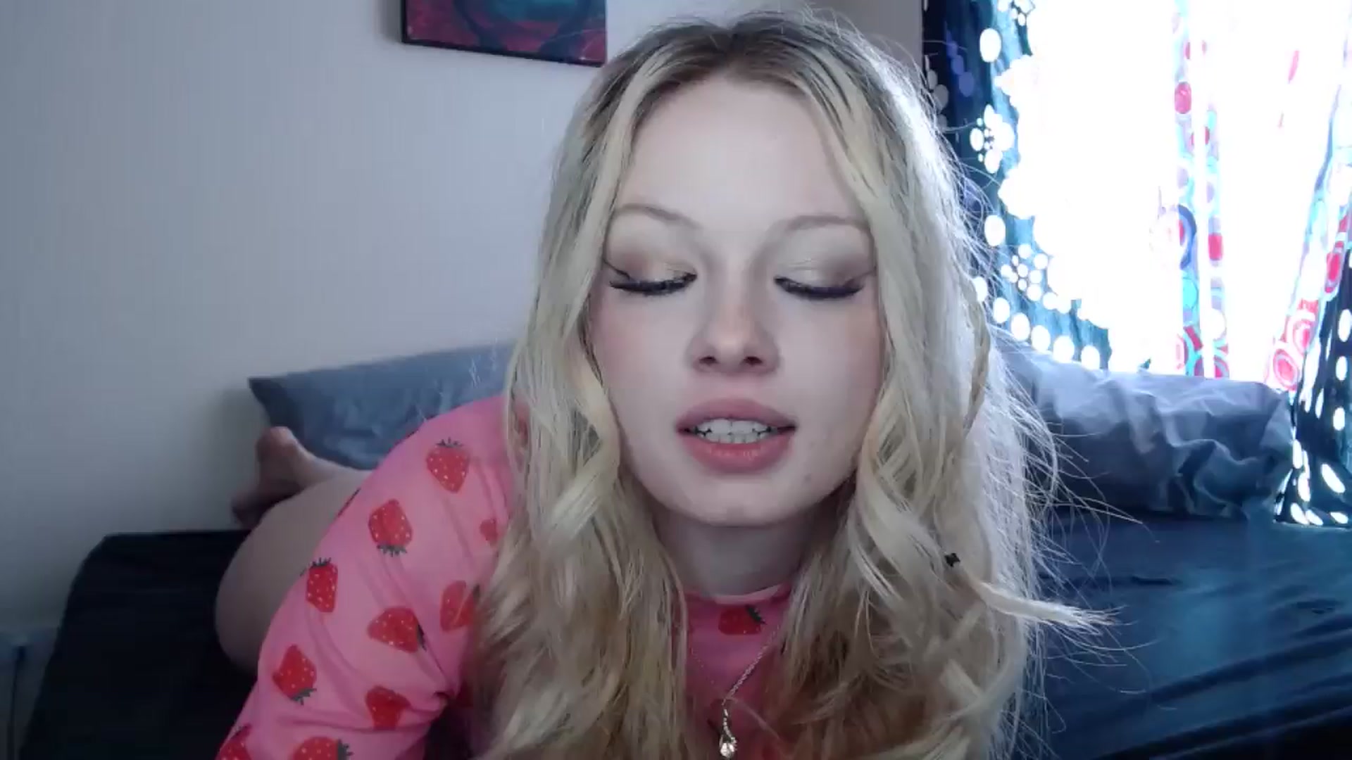 Gallery image thumbnail from thtoneblonde's myfreecams stream on, 01/01/2025, 17:10 image 19 of 20