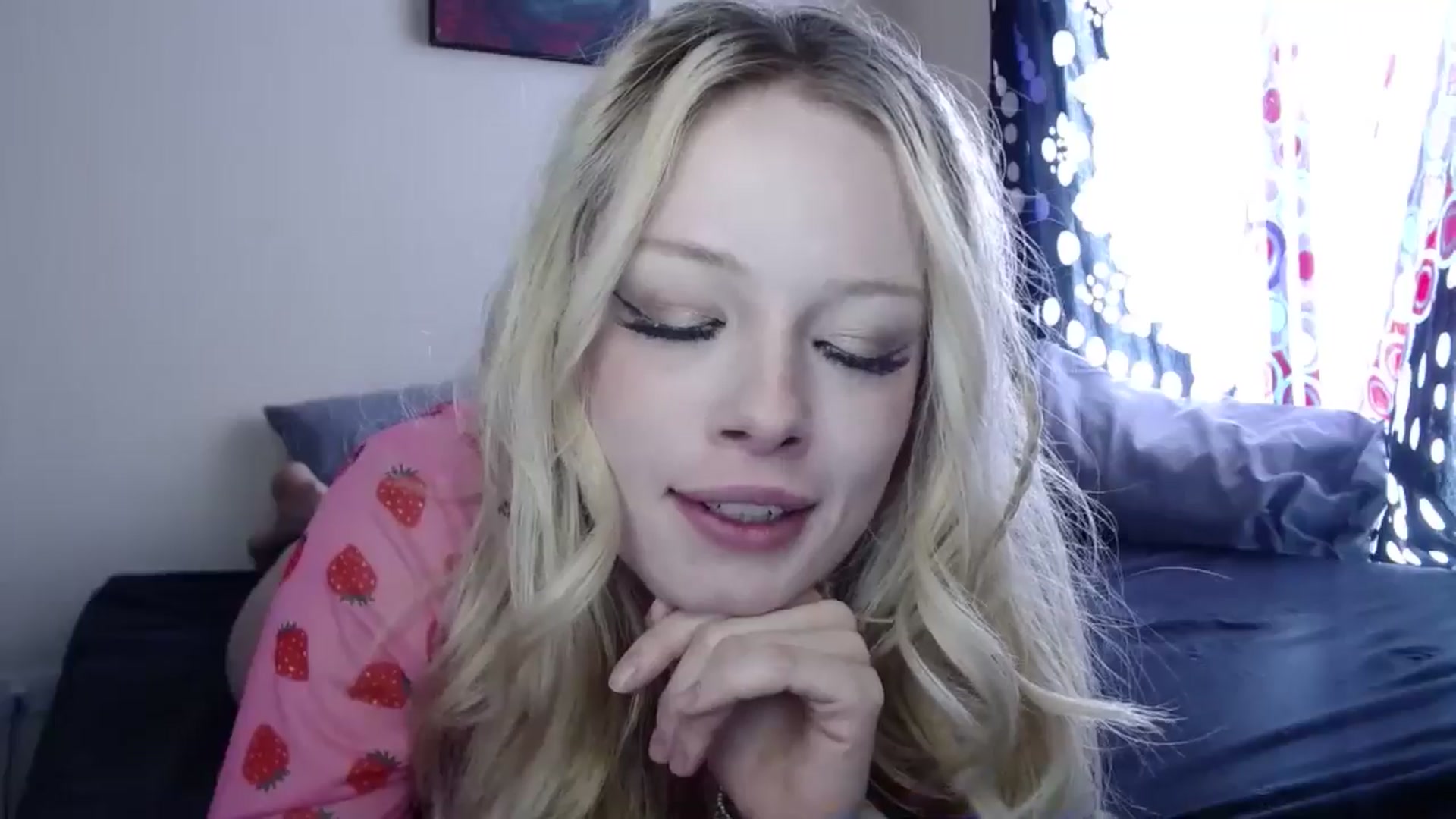 Gallery image thumbnail from thtoneblonde's myfreecams stream on, 01/01/2025, 17:10 image 17 of 20