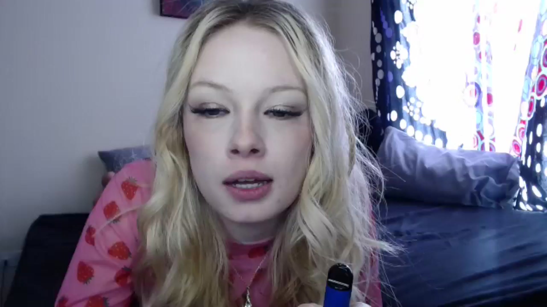 Gallery image thumbnail from thtoneblonde's myfreecams stream on, 01/01/2025, 17:10 image 10 of 20