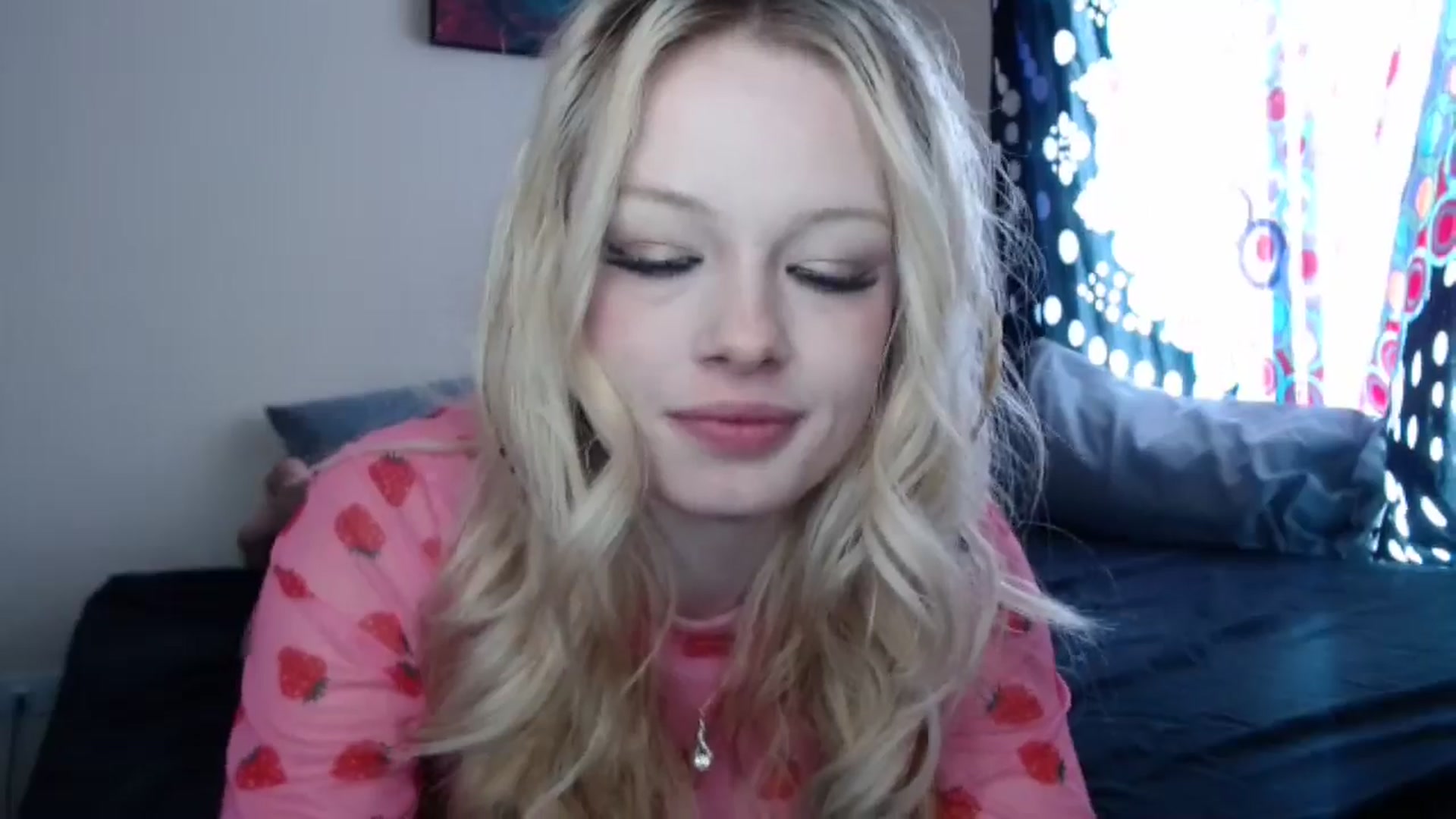 Gallery image thumbnail from thtoneblonde's myfreecams stream on, 01/01/2025, 17:10 image 2 of 20