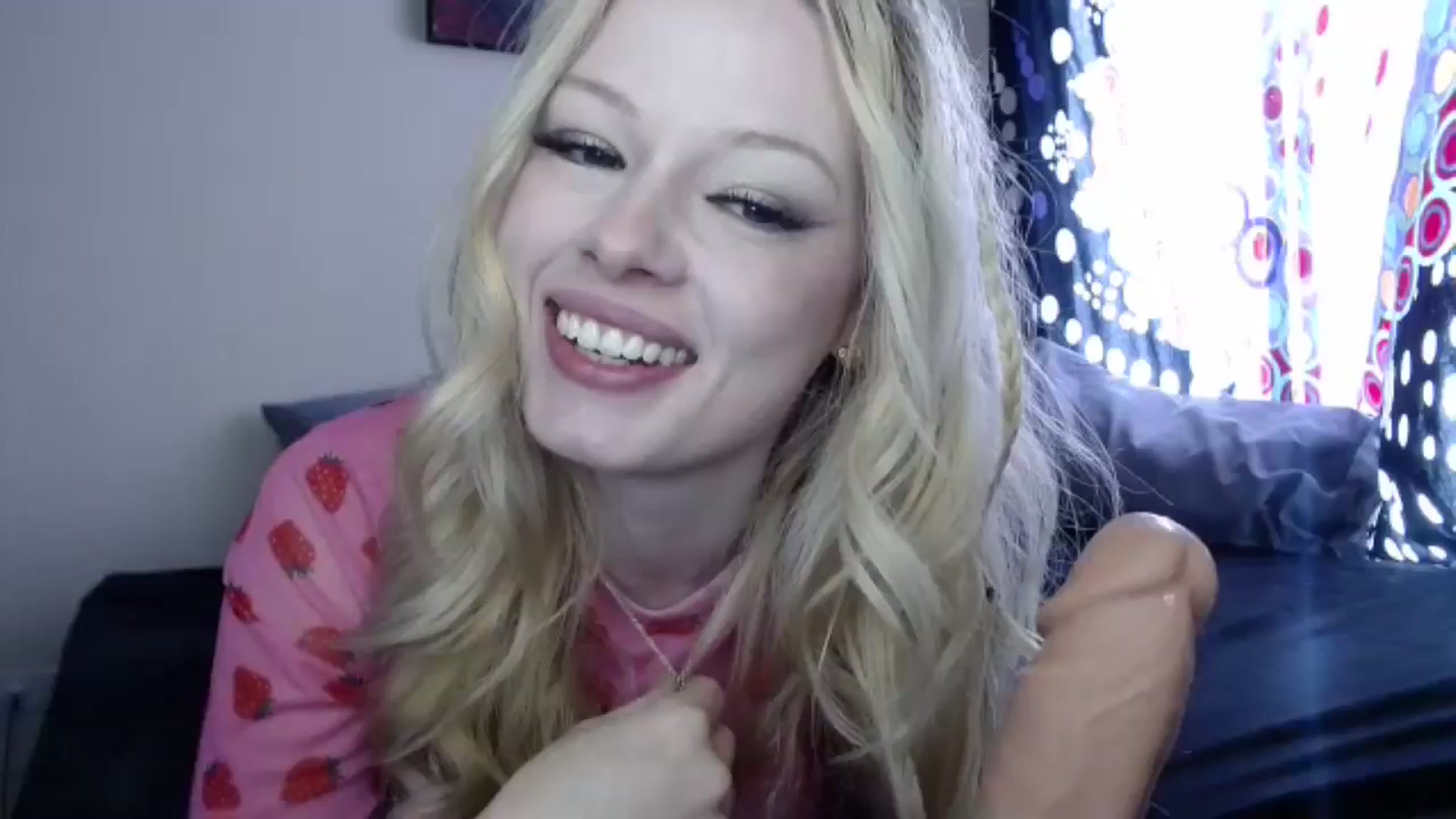 Gallery image thumbnail from thtoneblonde's myfreecams stream on, 01/01/2025, 17:10 image 1 of 20