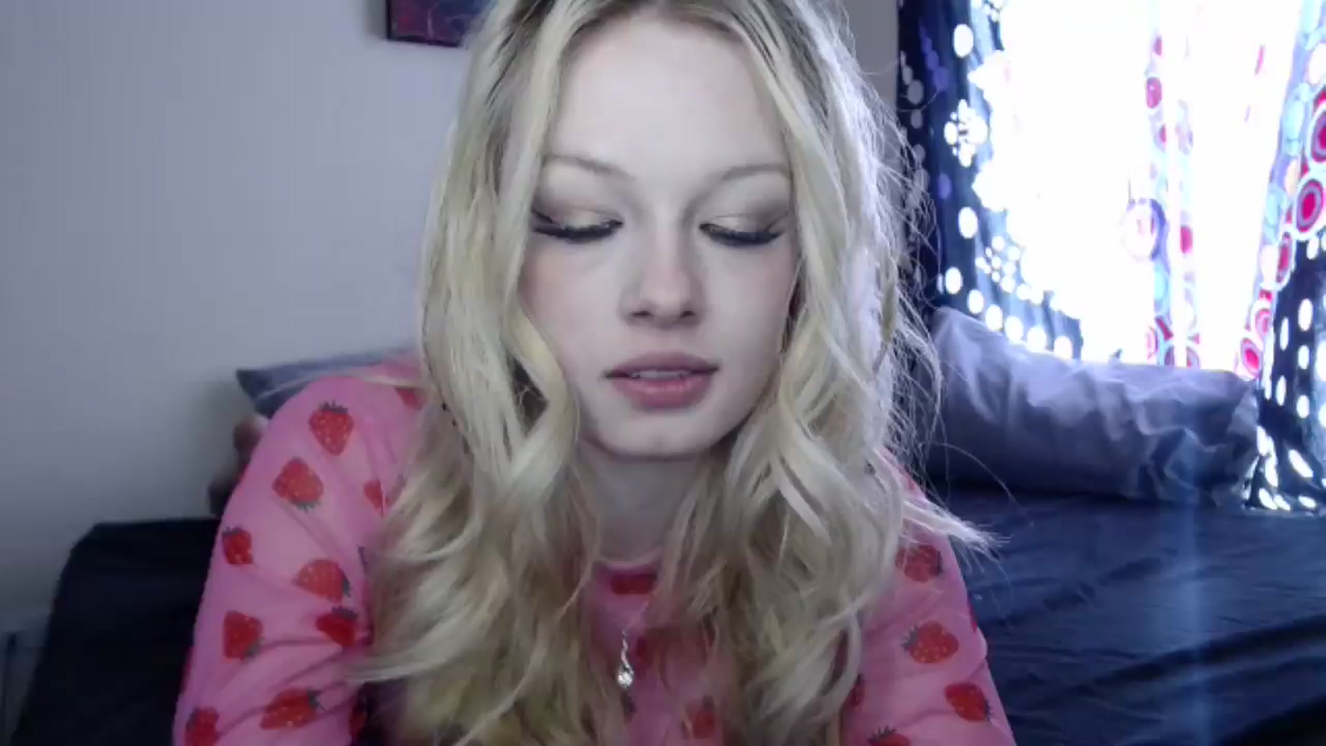 Gallery image thumbnail from thtoneblonde's myfreecams stream on, 01/01/2025, 17:10 image 3 of 20